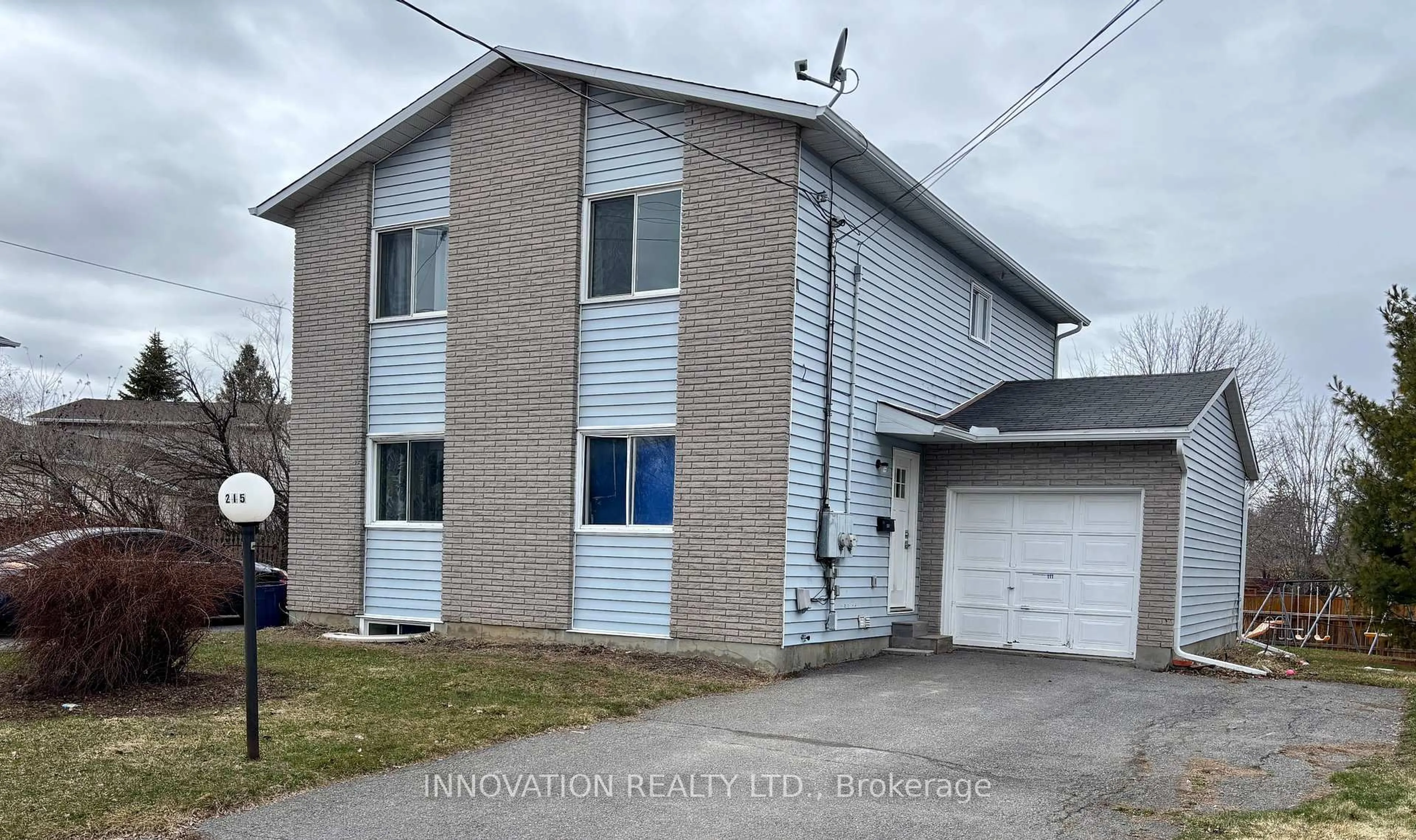 Unknown for 215-217 Woodward St, Carleton Place Ontario K7C 4E8