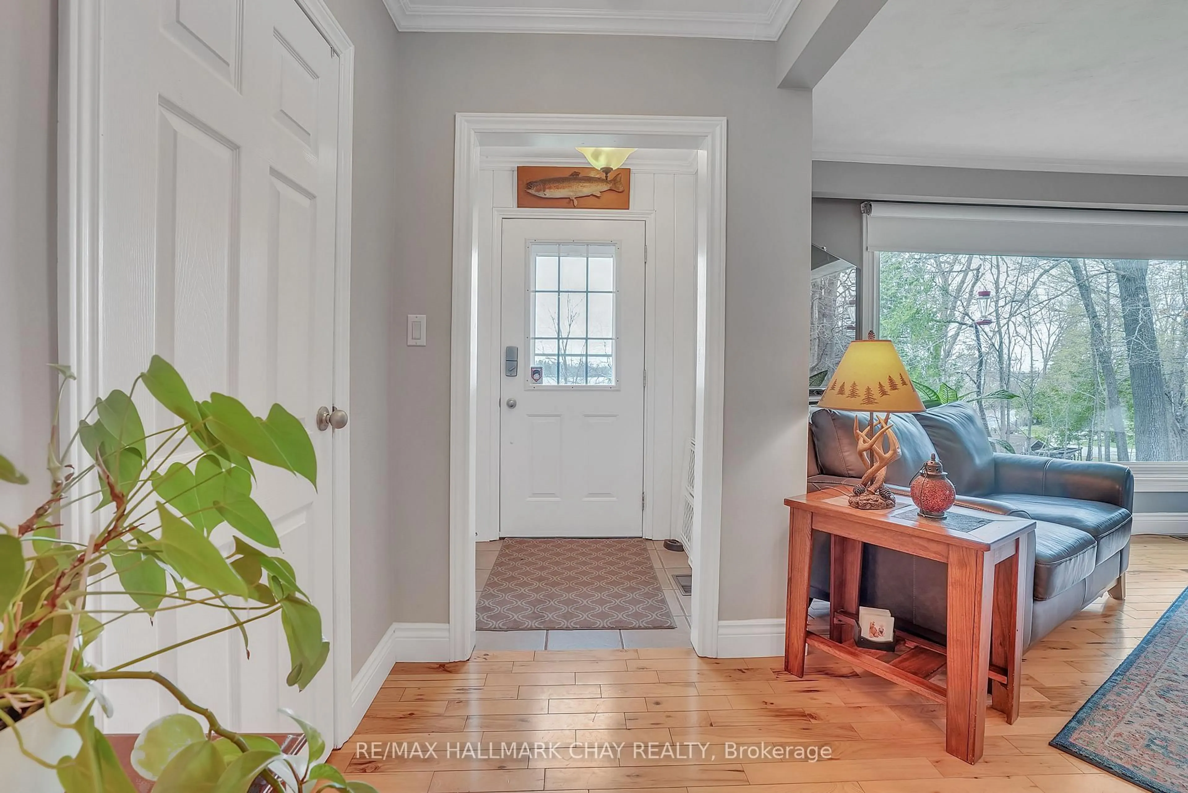 Indoor entryway for 138 Lake Dalrymple Rd, Kawartha Lakes Ontario L0K 1W0
