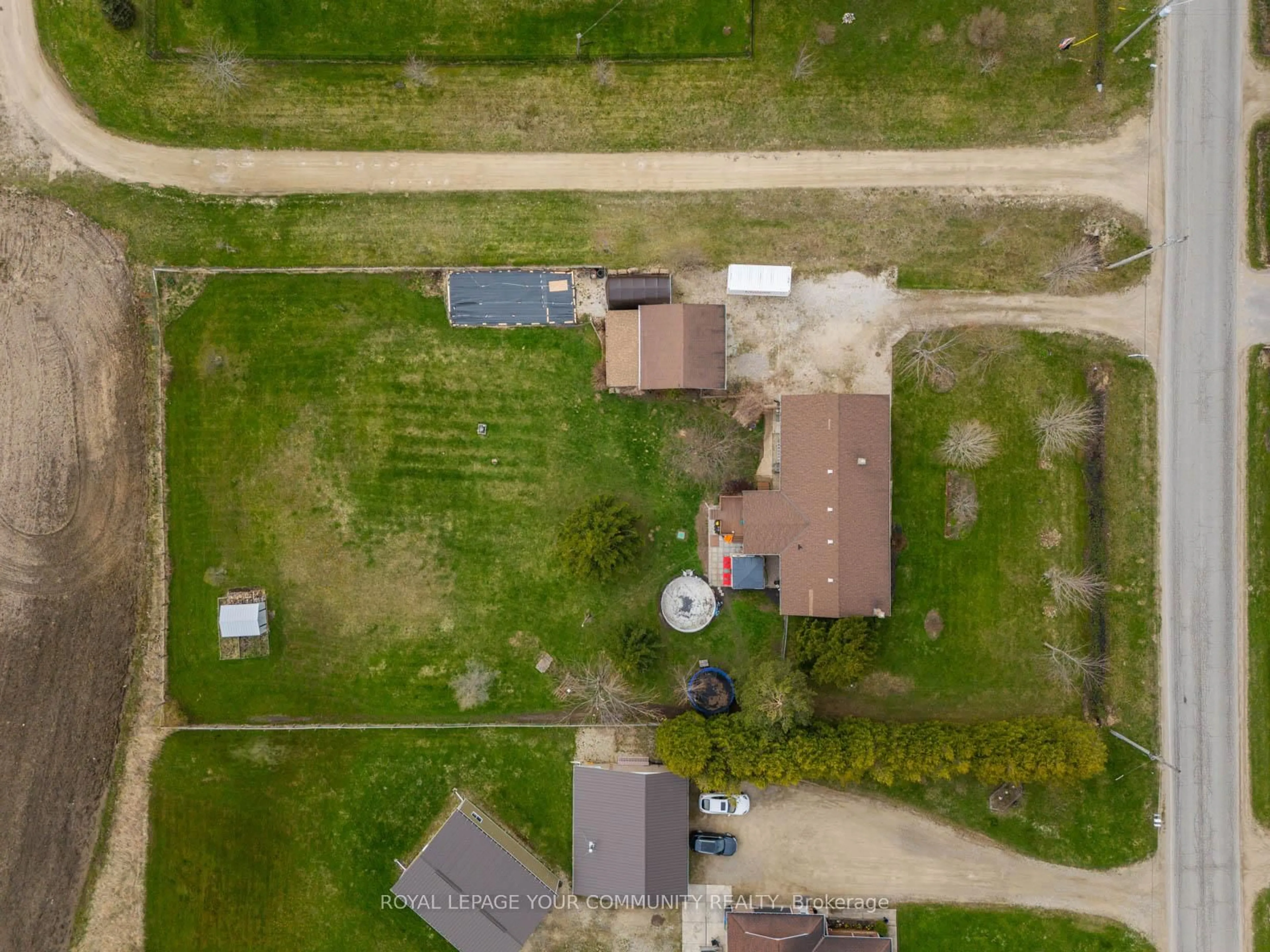 A pic from outside/outdoor area/front of a property/back of a property/a pic from drone, street for 752234 IDA St, Southgate Ontario N0C 1B0