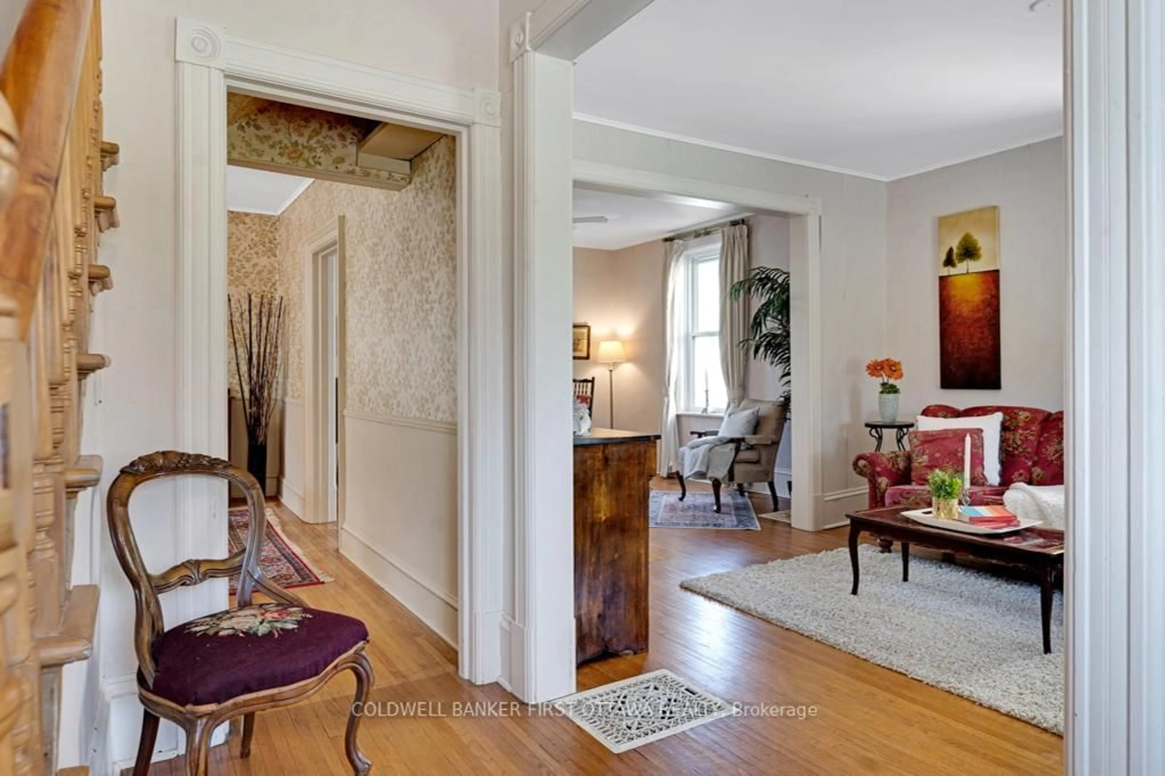 Indoor foyer for 32 Drummond St, Perth Ontario K7H 1E9