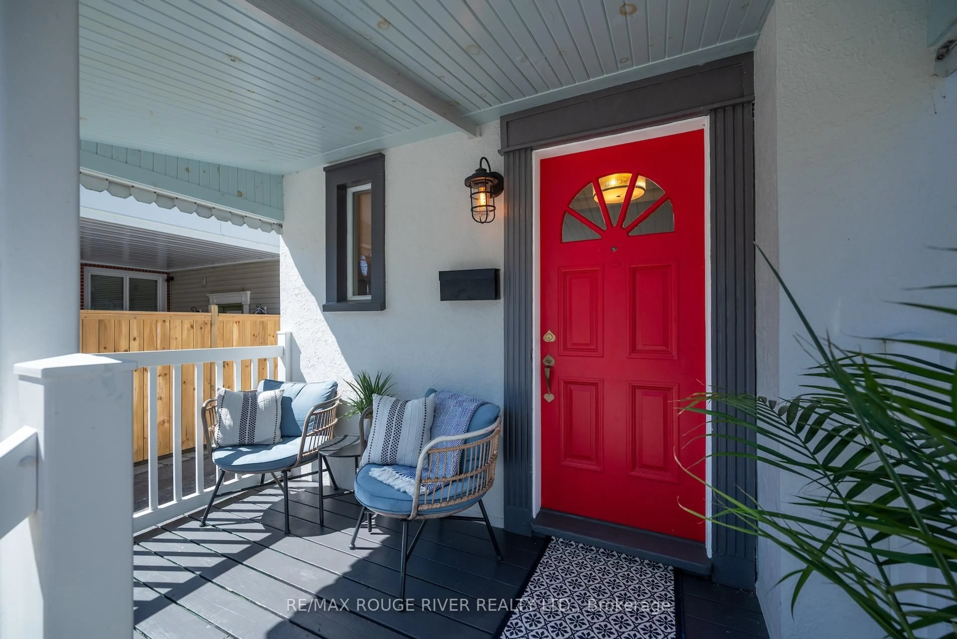 Indoor entryway for 203 Bagot St, Cobourg Ontario K9A 3G5
