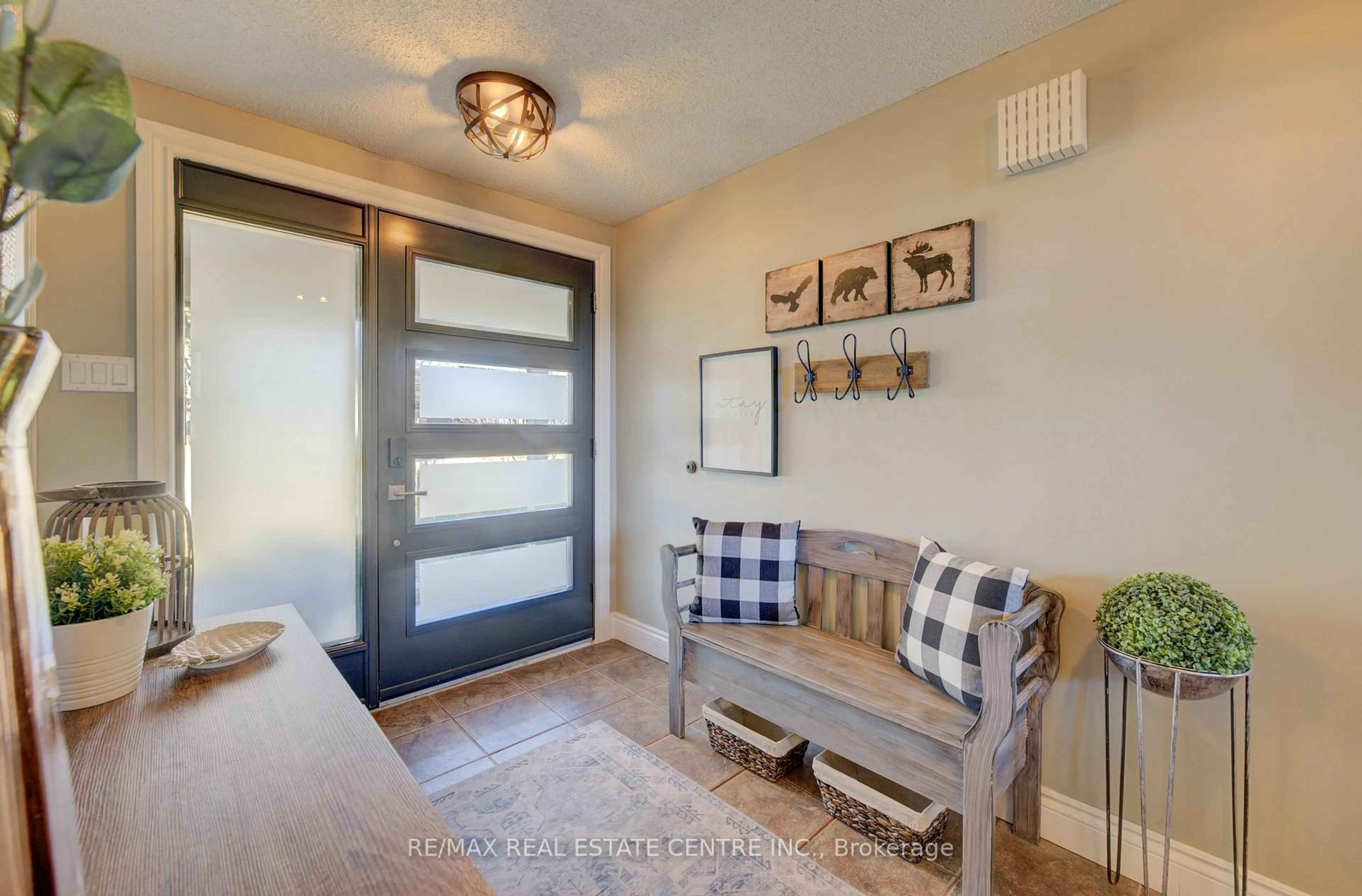 Indoor entryway for 47 Manor Dr, Kitchener Ontario N2A 2T9