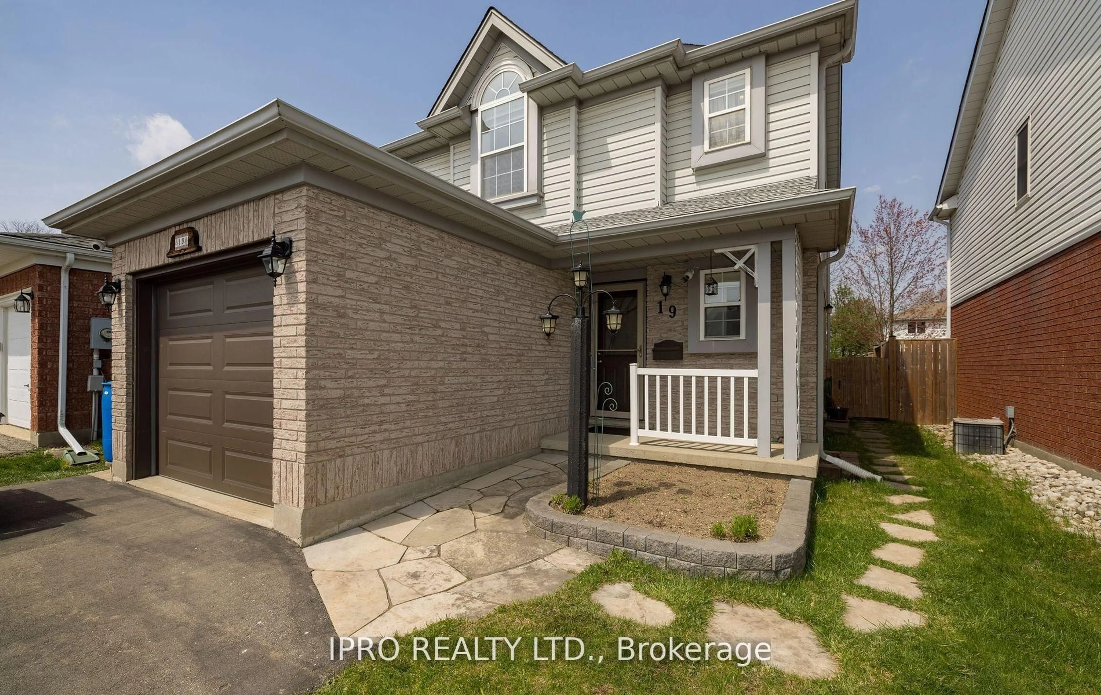A pic from outside/outdoor area/front of a property/back of a property/a pic from drone, street for 19 Thompson Dr, Guelph Ontario N1E 7A5