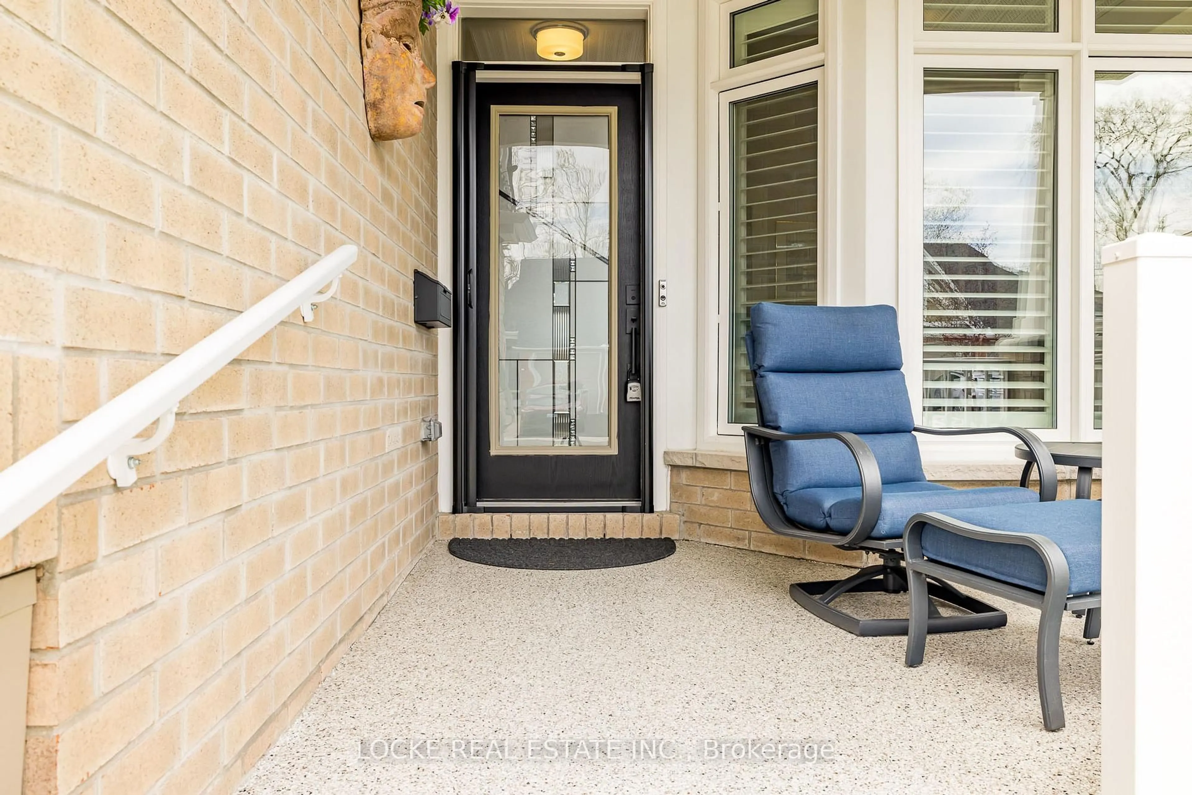 Indoor entryway for 747 Keinouche Pl, Ottawa Ontario K4A 5K3