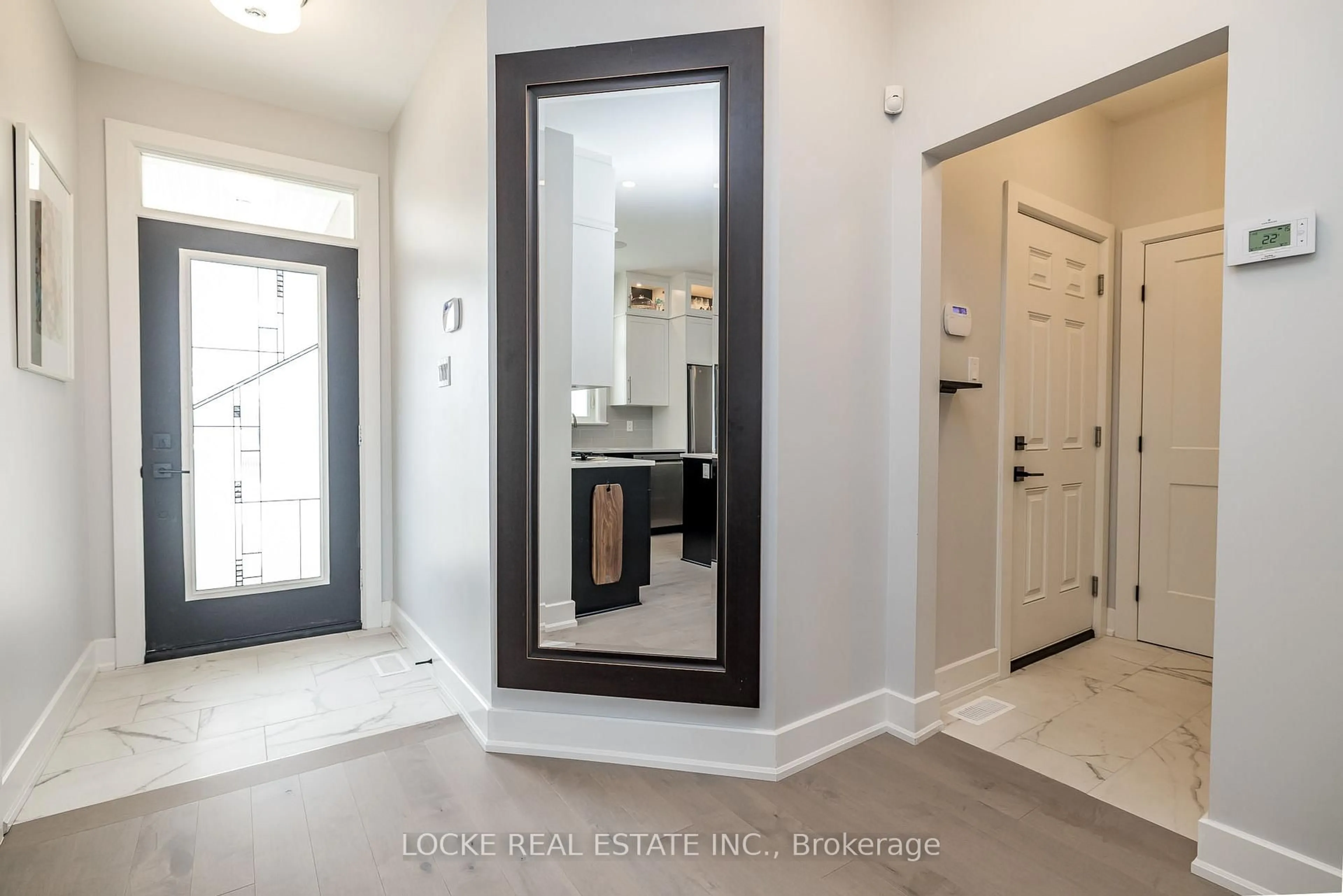 Indoor entryway for 747 Keinouche Pl, Ottawa Ontario K4A 5K3