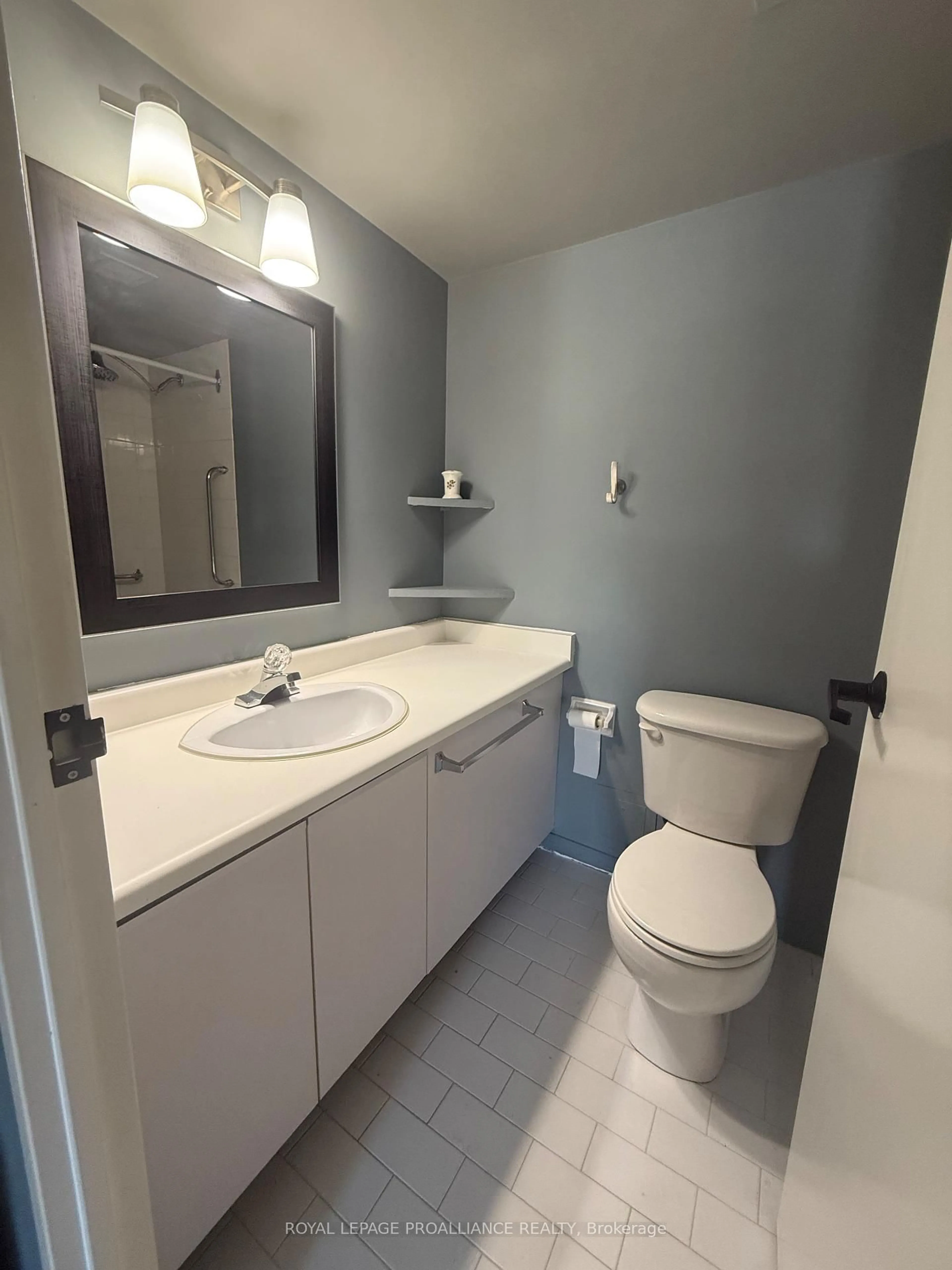 Standard bathroom, unknown for 350 Front St #405, Belleville Ontario K8N 5M5