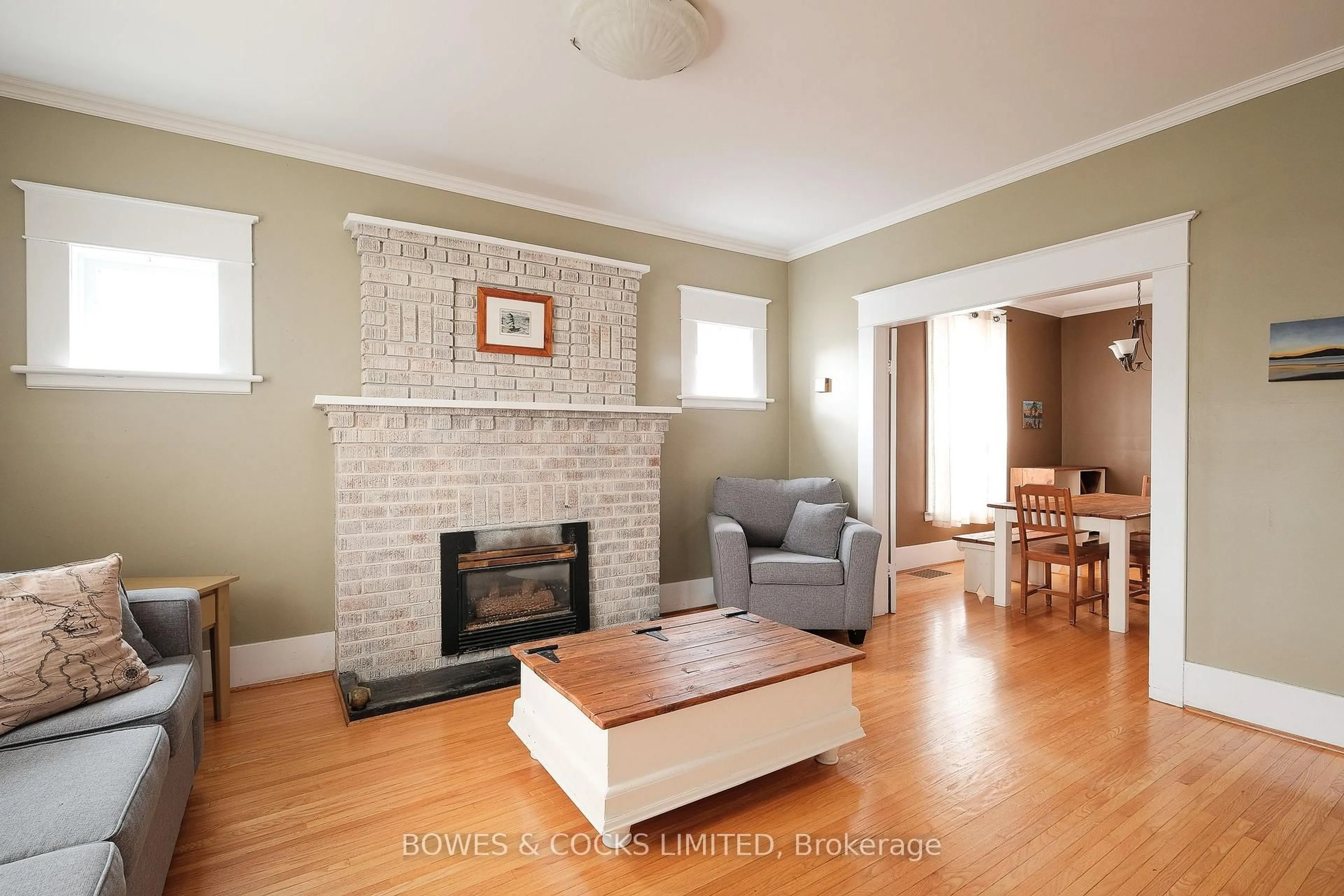 Living room with furniture, unknown for 562 Cameron St, Peterborough South Ontario K9J 3Z5