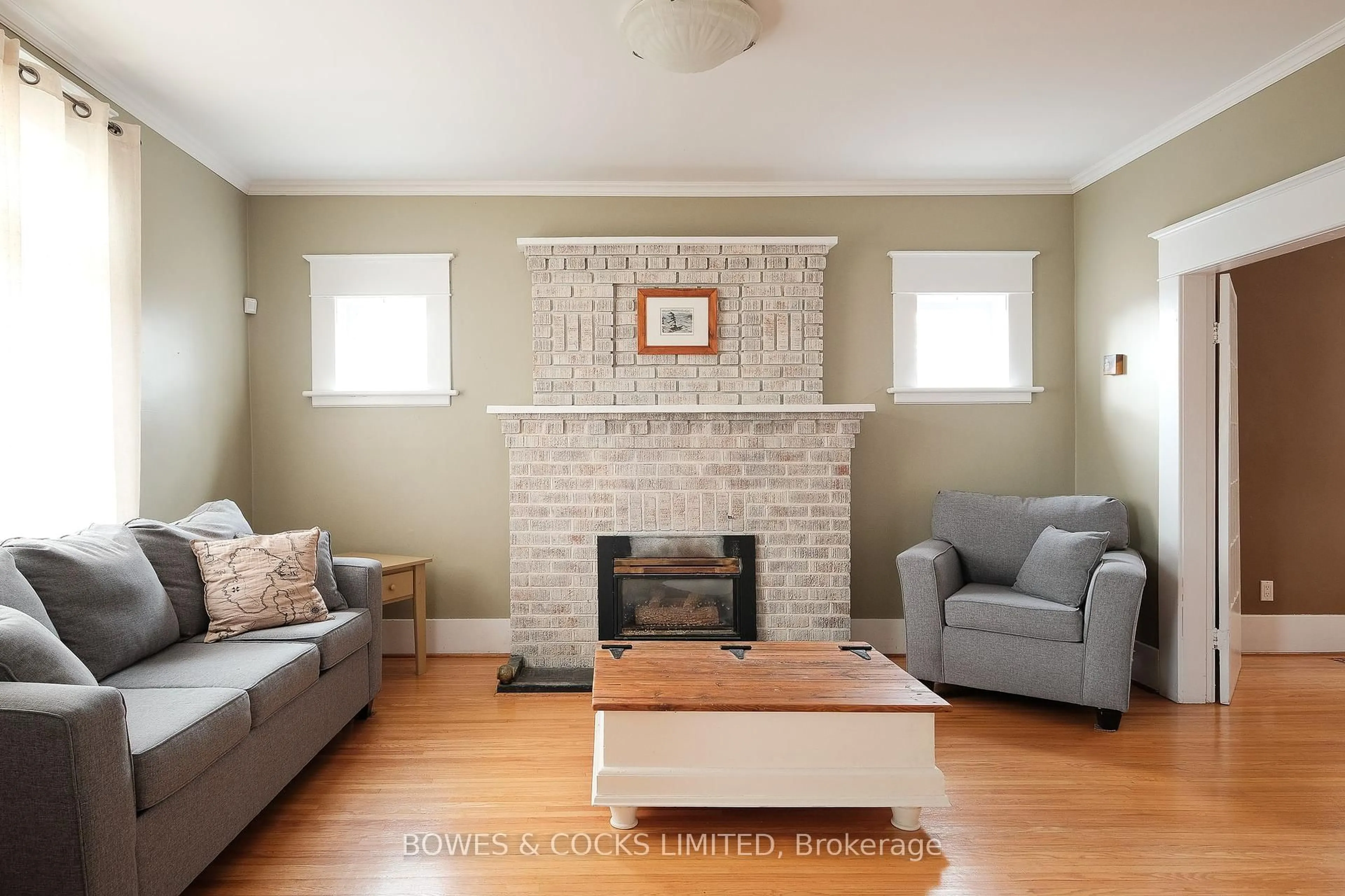 Living room with furniture, unknown for 562 Cameron St, Peterborough South Ontario K9J 3Z5