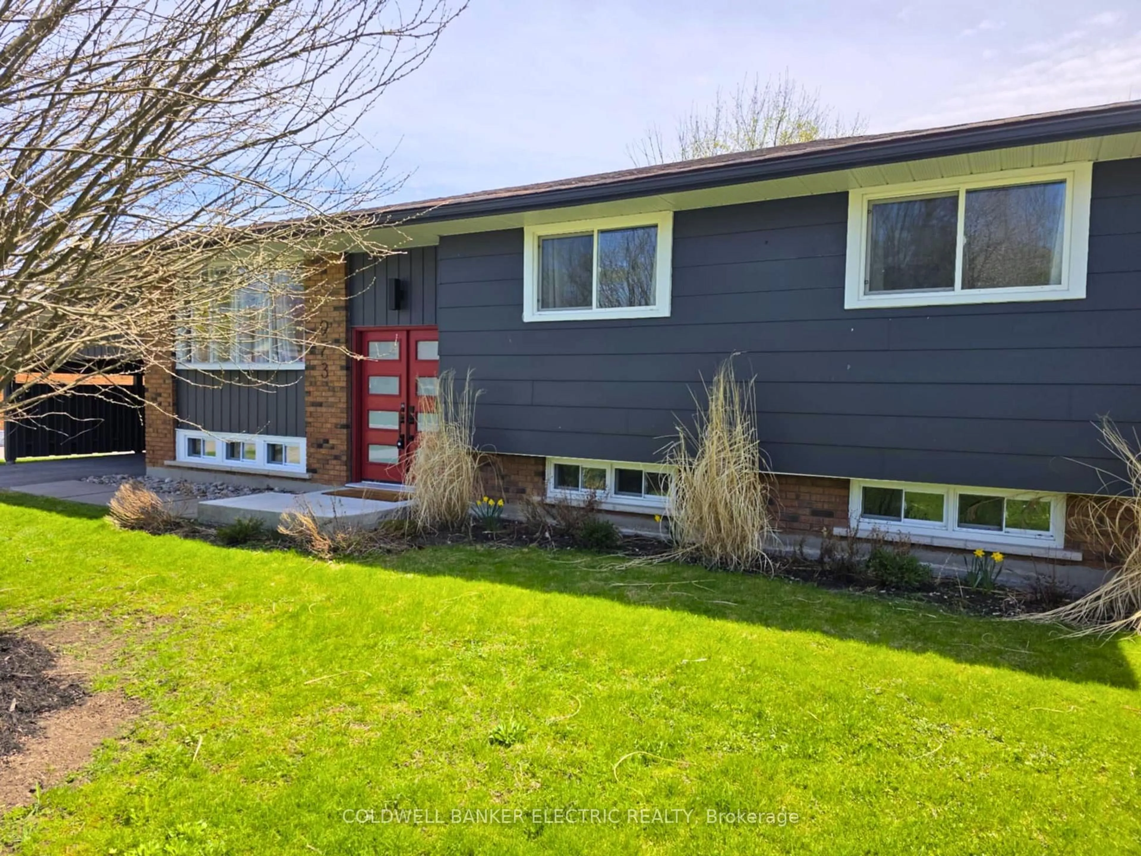 Home with vinyl exterior material, street for 973 Afton Rd, Peterborough West Ontario K9J 7K3
