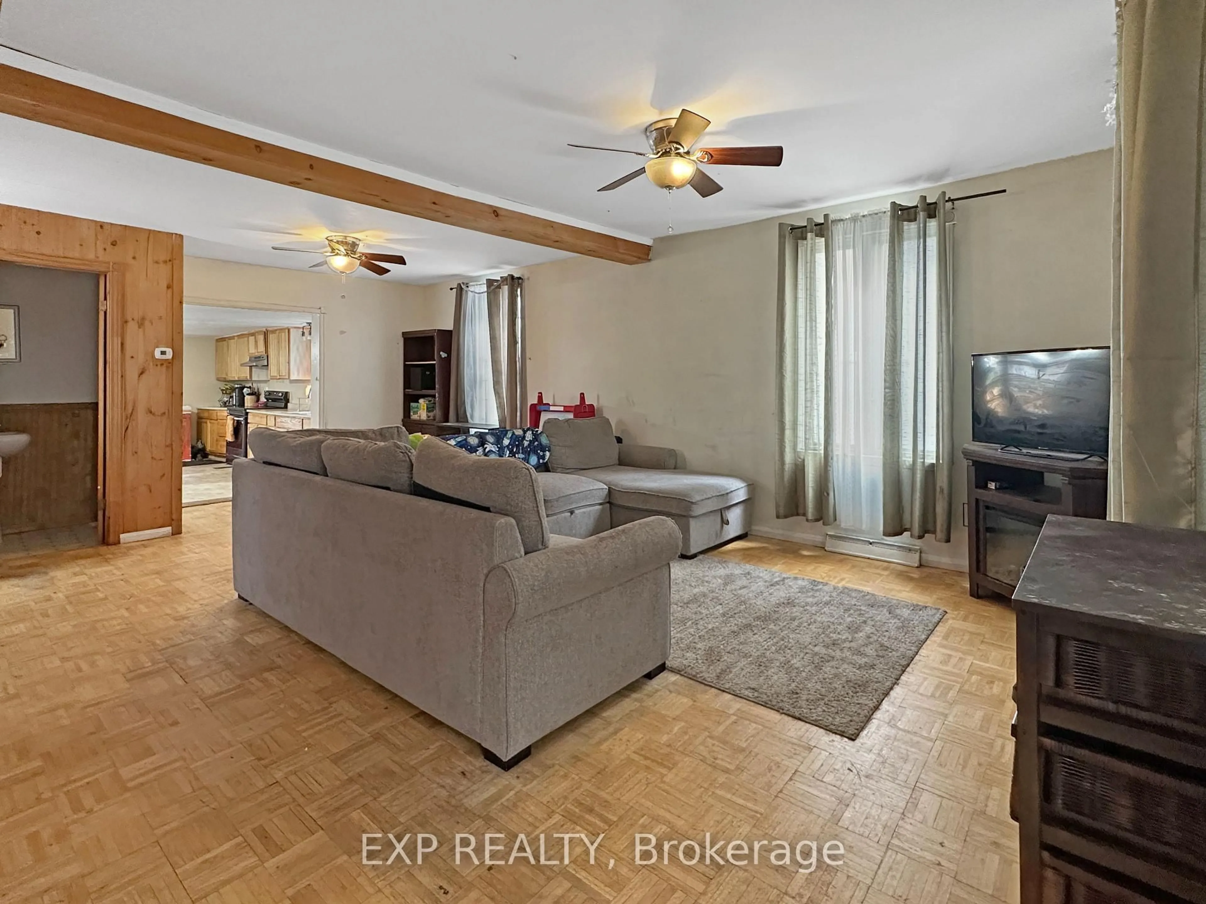 Living room with furniture, unknown for 107 Third St, Cornwall Ontario K6J 2N9