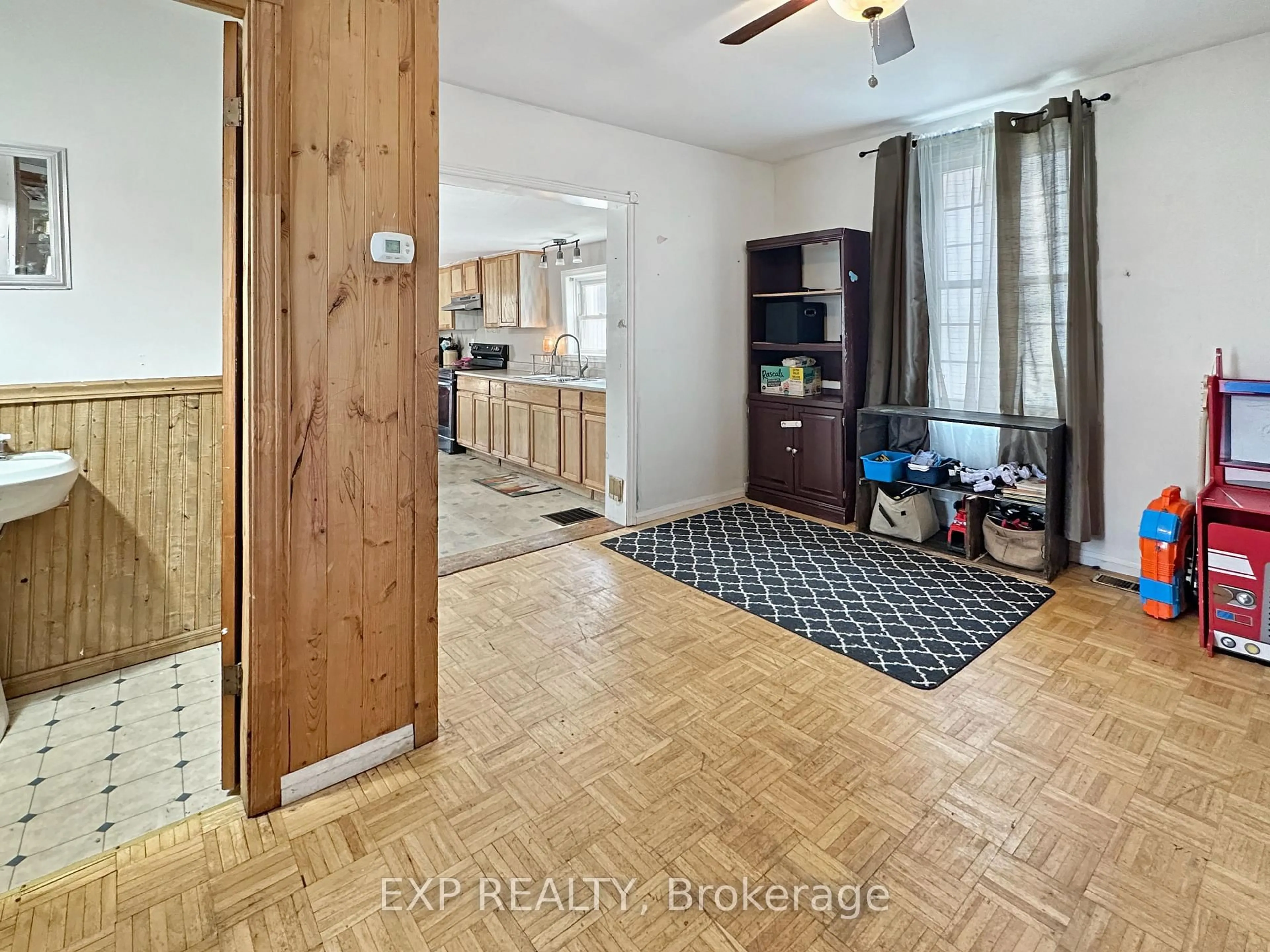 Indoor entryway for 107 Third St, Cornwall Ontario K6J 2N9