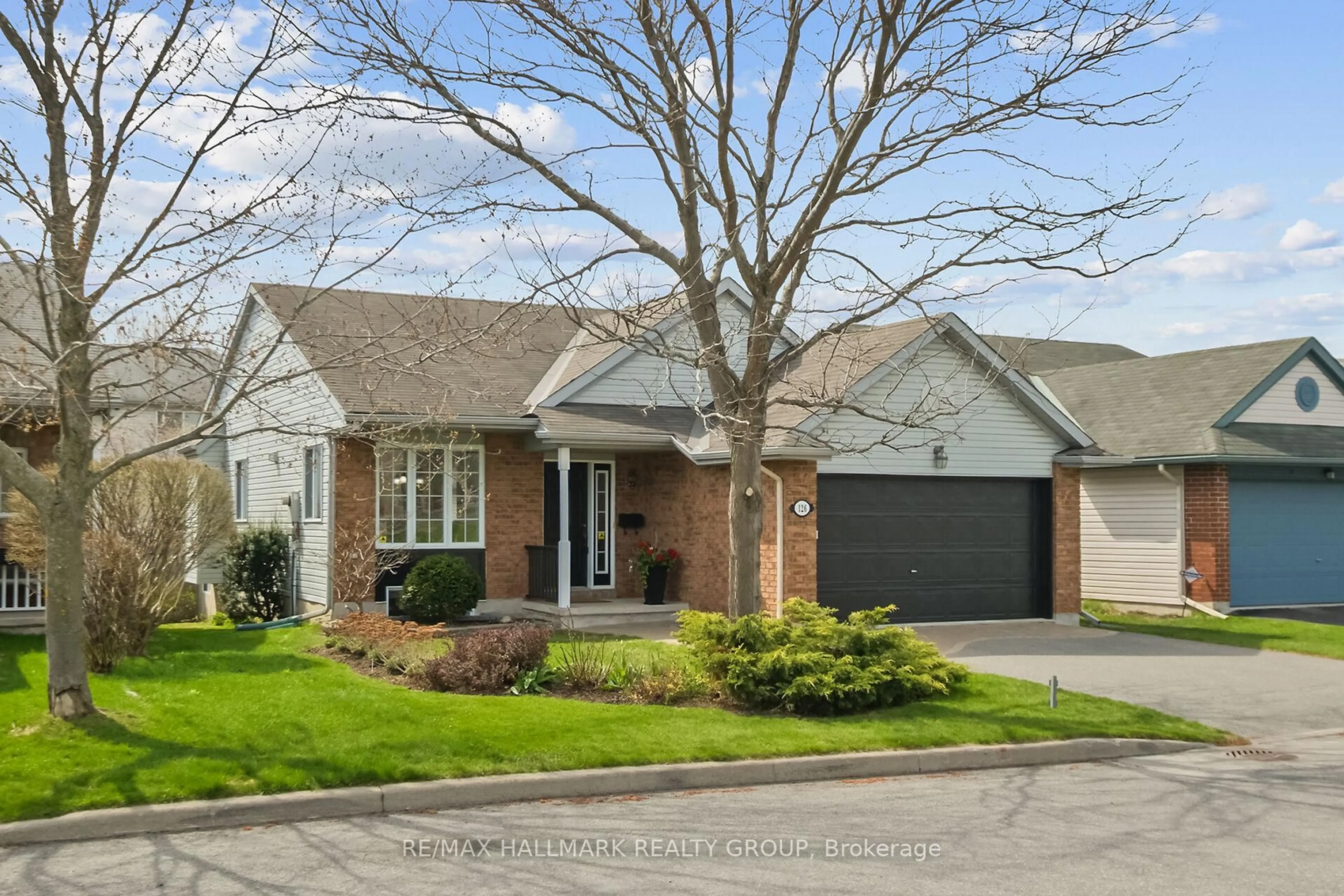 Home with brick exterior material, street for 126 Grandpark Circ, Ottawa Ontario K1G 6R5