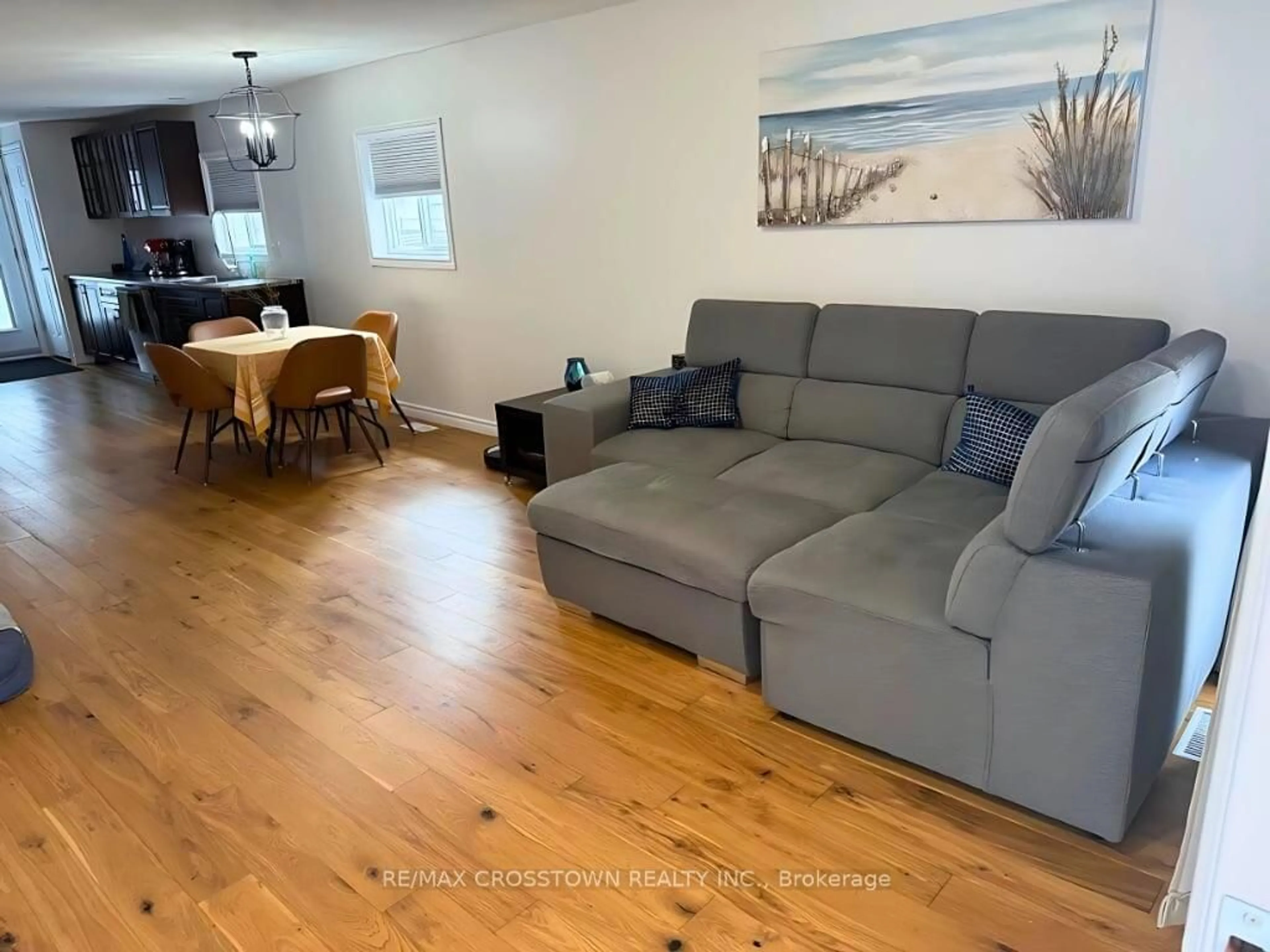 Living room with furniture, wood/laminate floor for 168 Victoria St, North Bay Ontario P1B 1P4