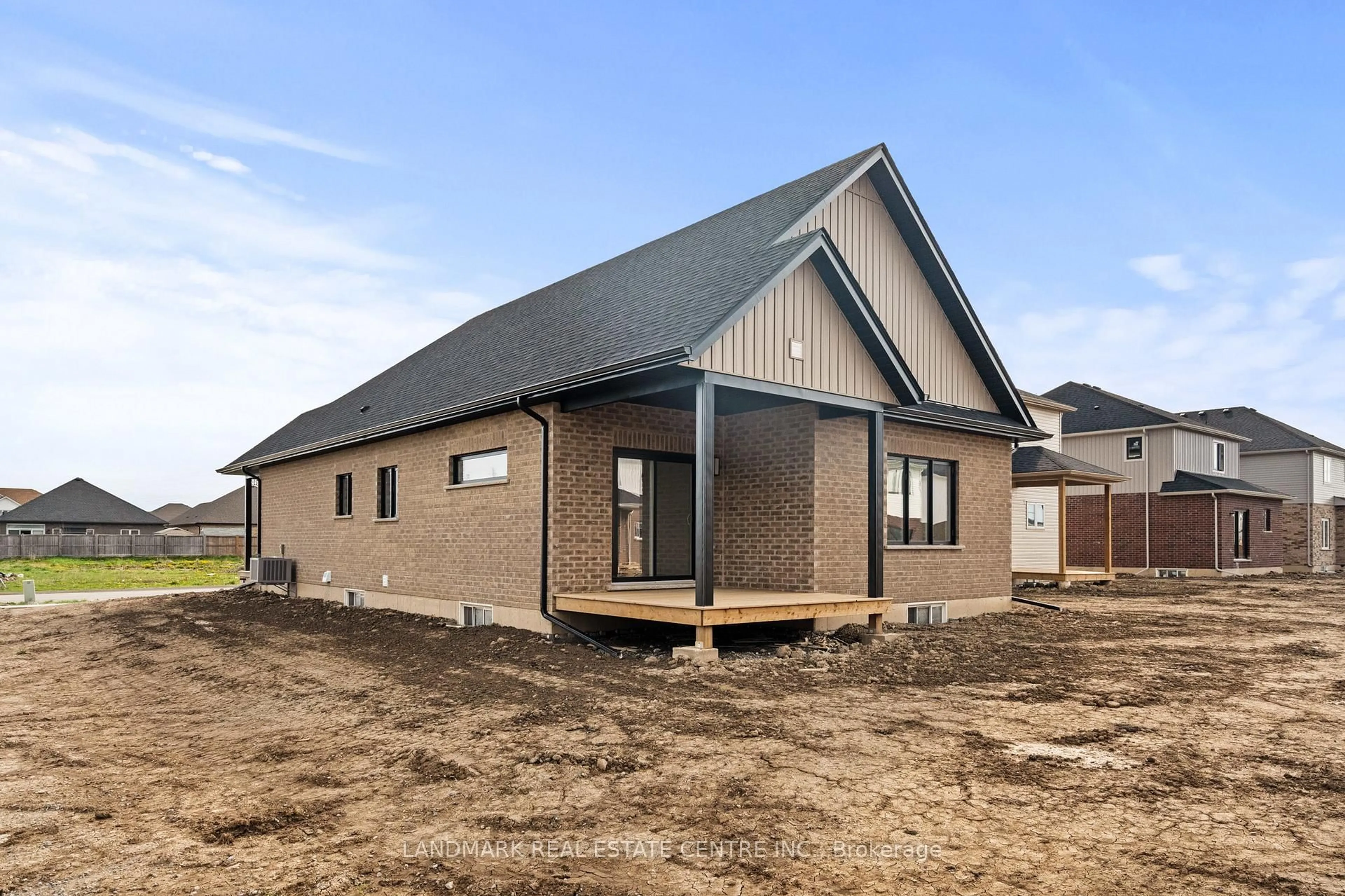 Home with brick exterior material, building for 7 Bounty Ave, Thorold Ontario L2V 0H4