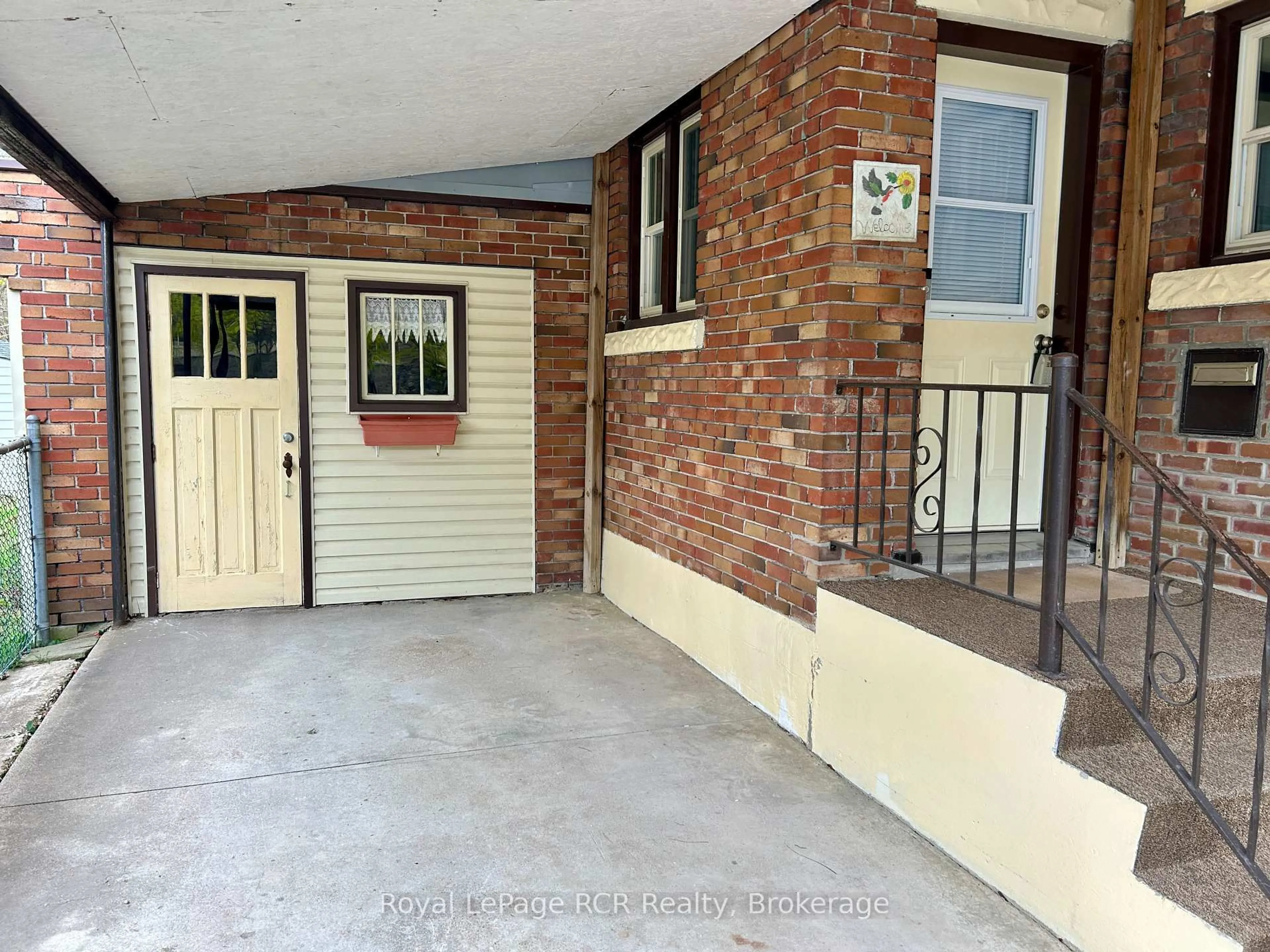 Unknown for 311 12th St, Hanover Ontario N4N 1V5