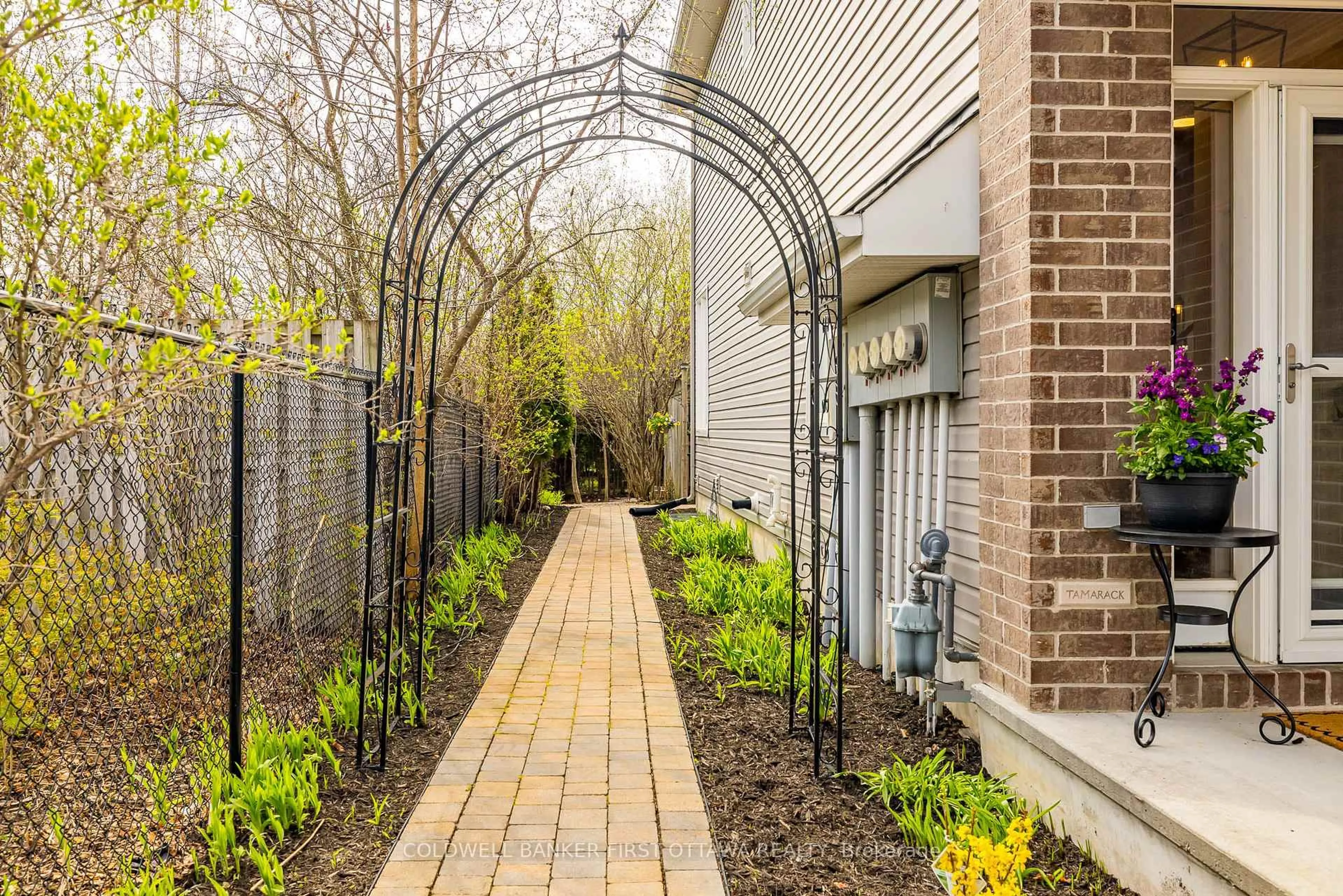 Patio, street for 109 MOJAVE Cres, Ottawa Ontario K2S 0B6