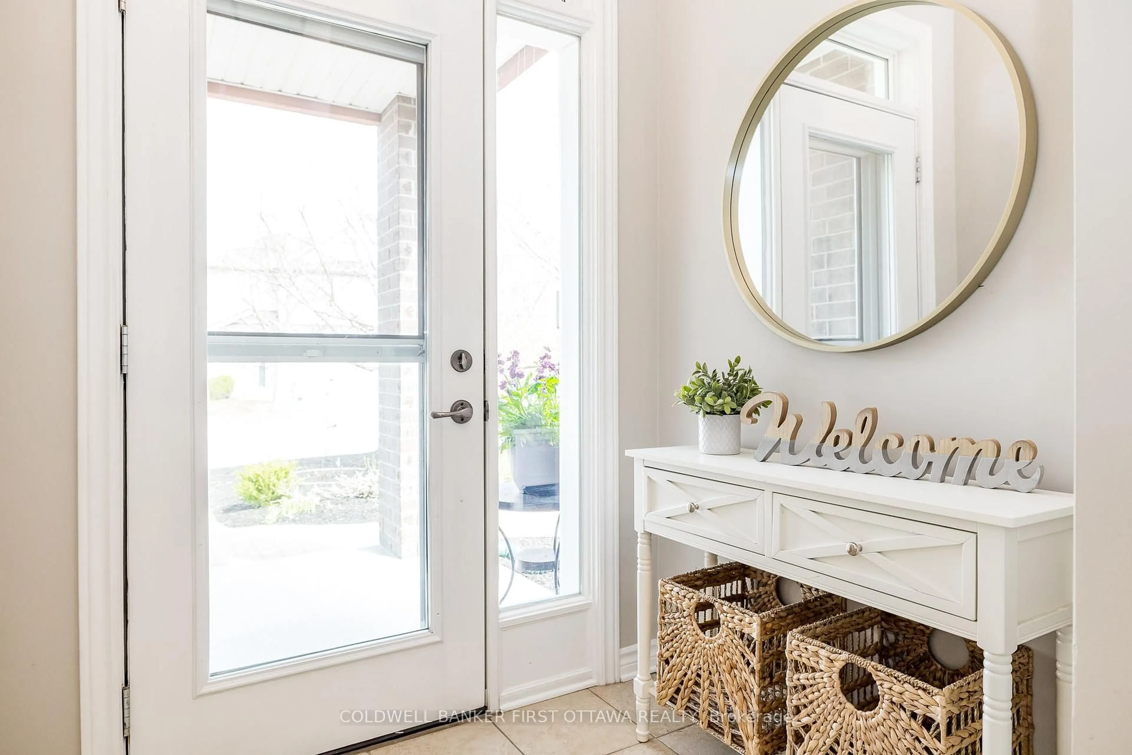 Indoor entryway for 109 MOJAVE Cres, Ottawa Ontario K2S 0B6