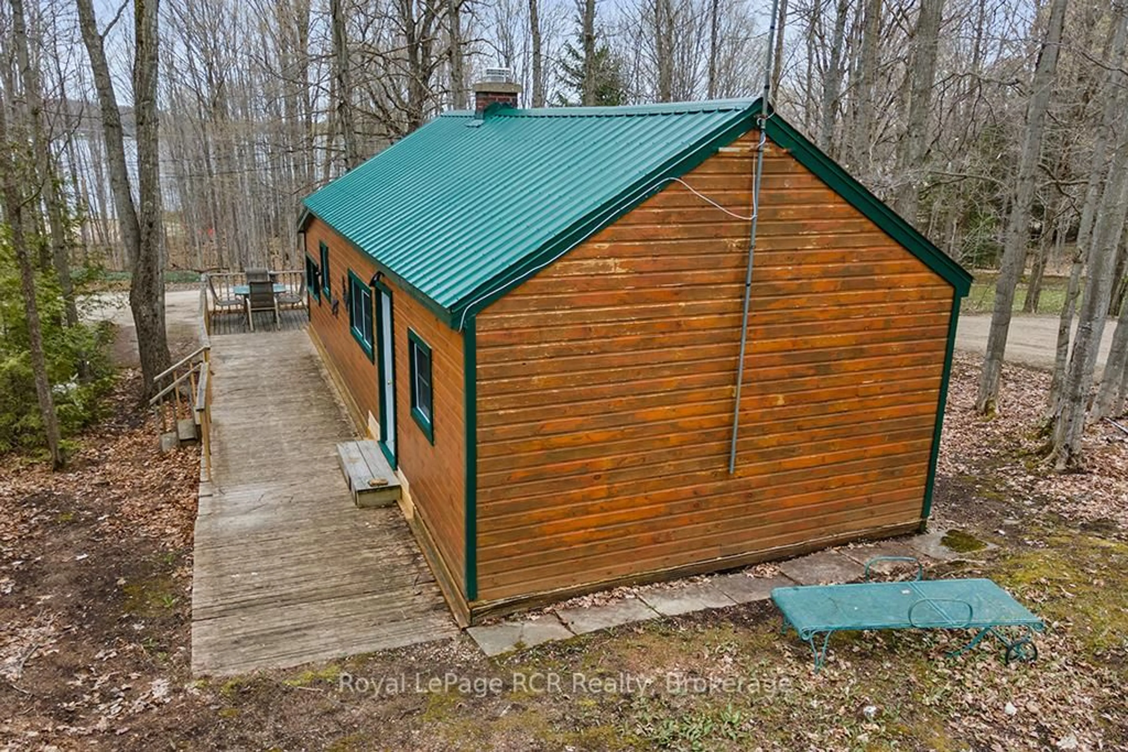 A pic from outside/outdoor area/front of a property/back of a property/a pic from drone, building for 262 CANROBERT St, Grey Highlands Ontario N0C 1E0