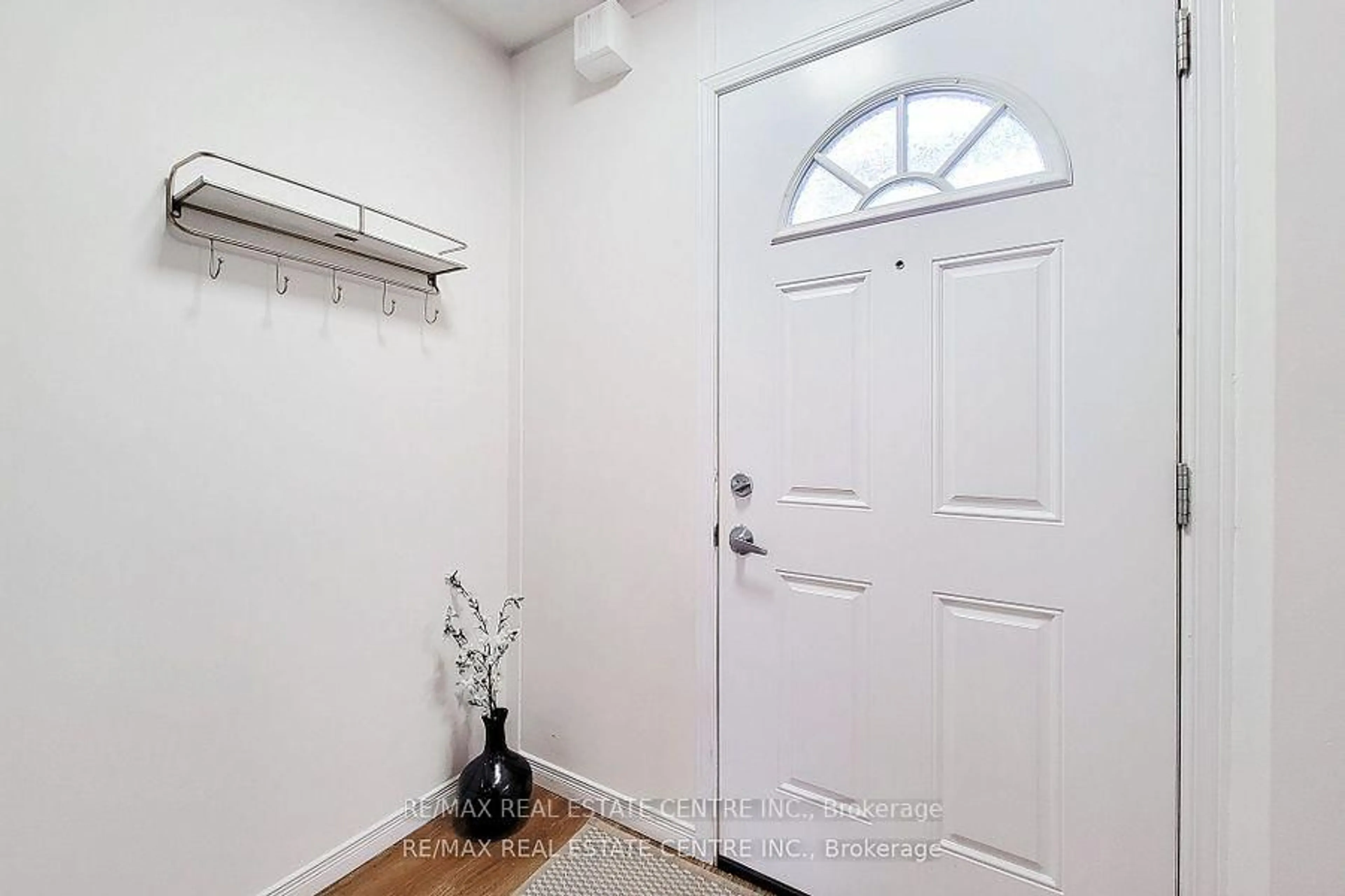 Indoor entryway for 350 Quigley Rd #110, Hamilton Ontario L8K 5N2