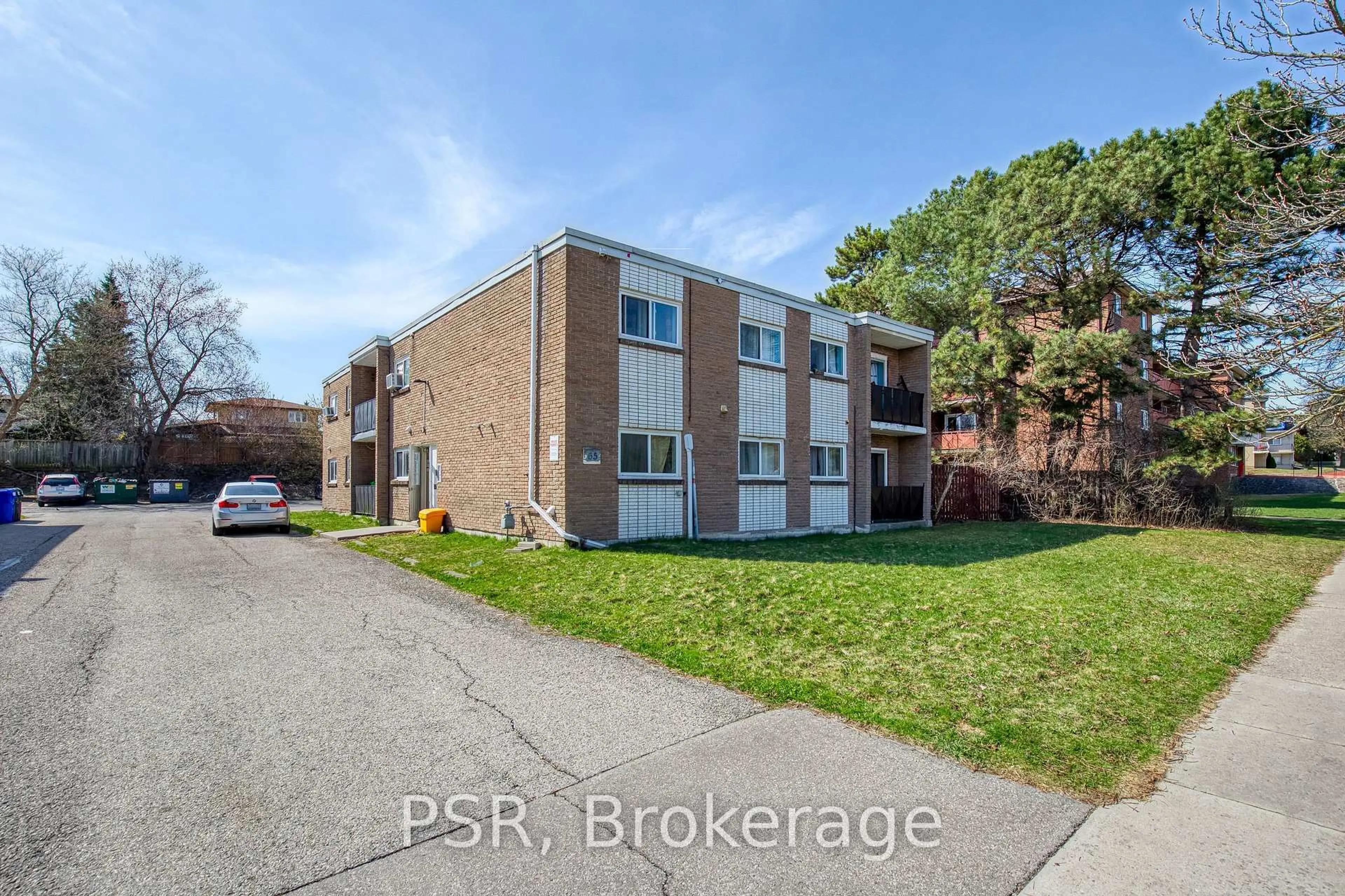 A pic from outside/outdoor area/front of a property/back of a property/a pic from drone, street for 65 Brybeck Cres, Kitchener Ontario N2M 2C5
