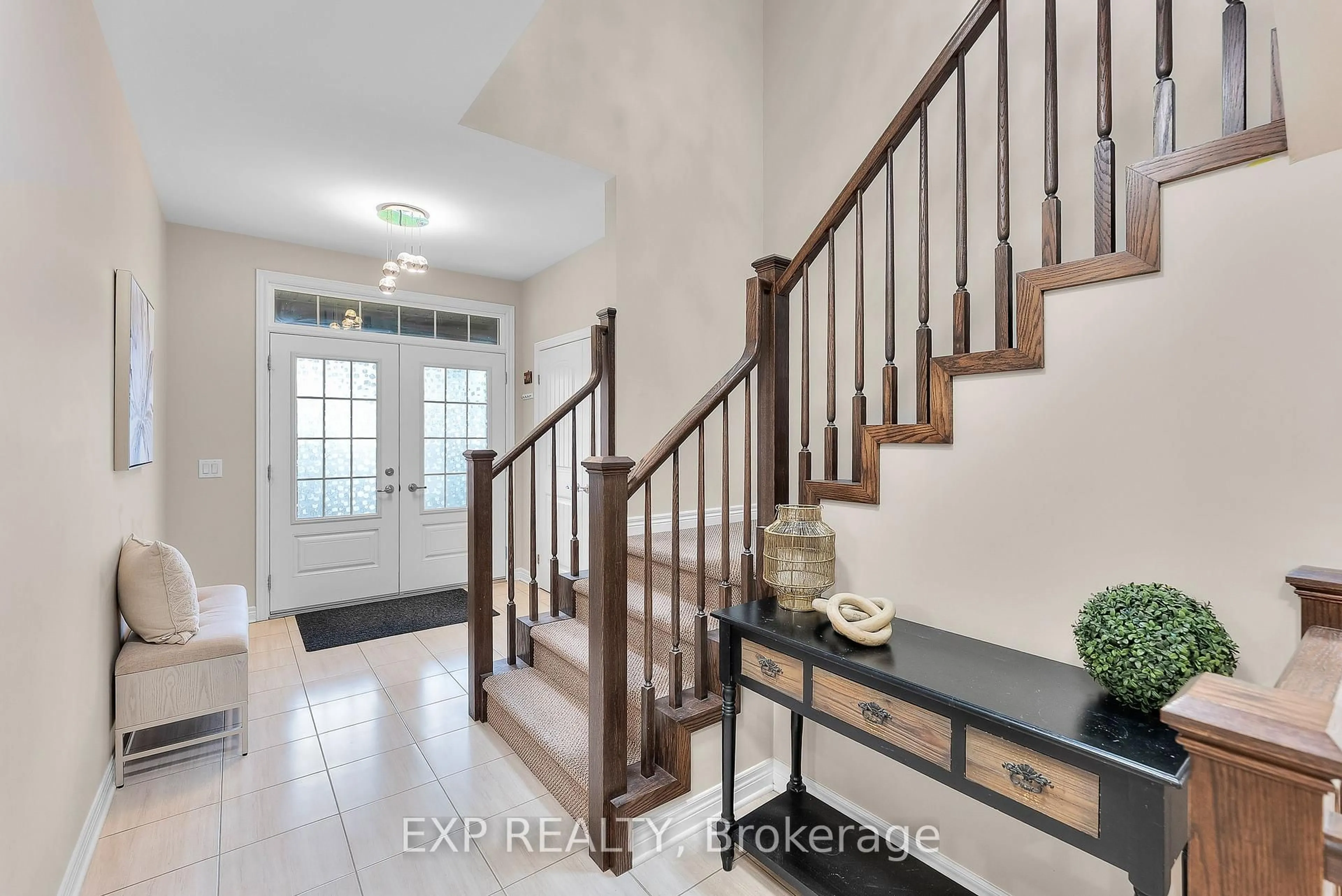 Indoor entryway for 13 Hopkins St, Thorold Ontario L2V 0E9