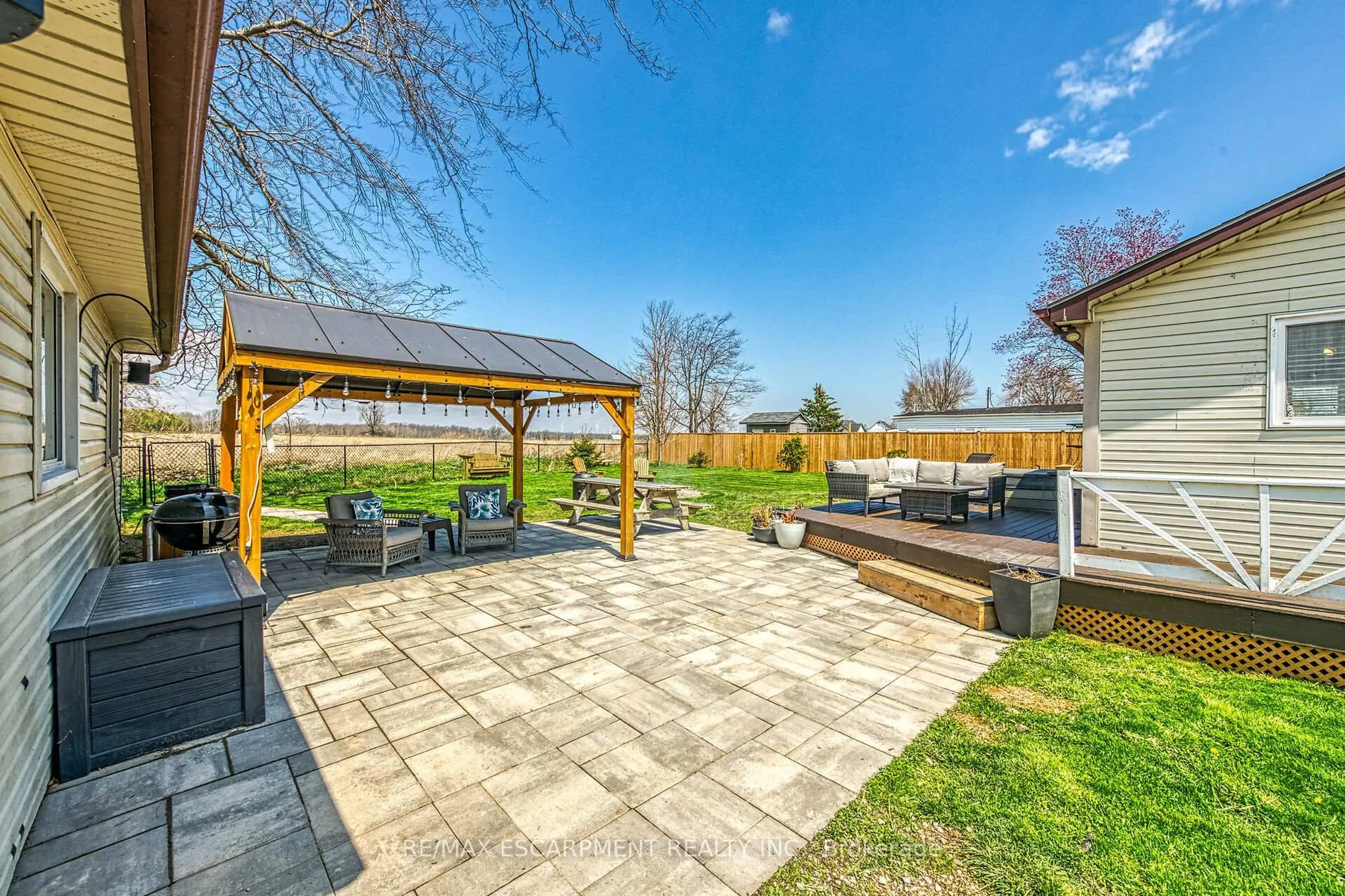 Patio, street for 979 SOUTHCOAST Dr, Haldimand Ontario N0A 1L0