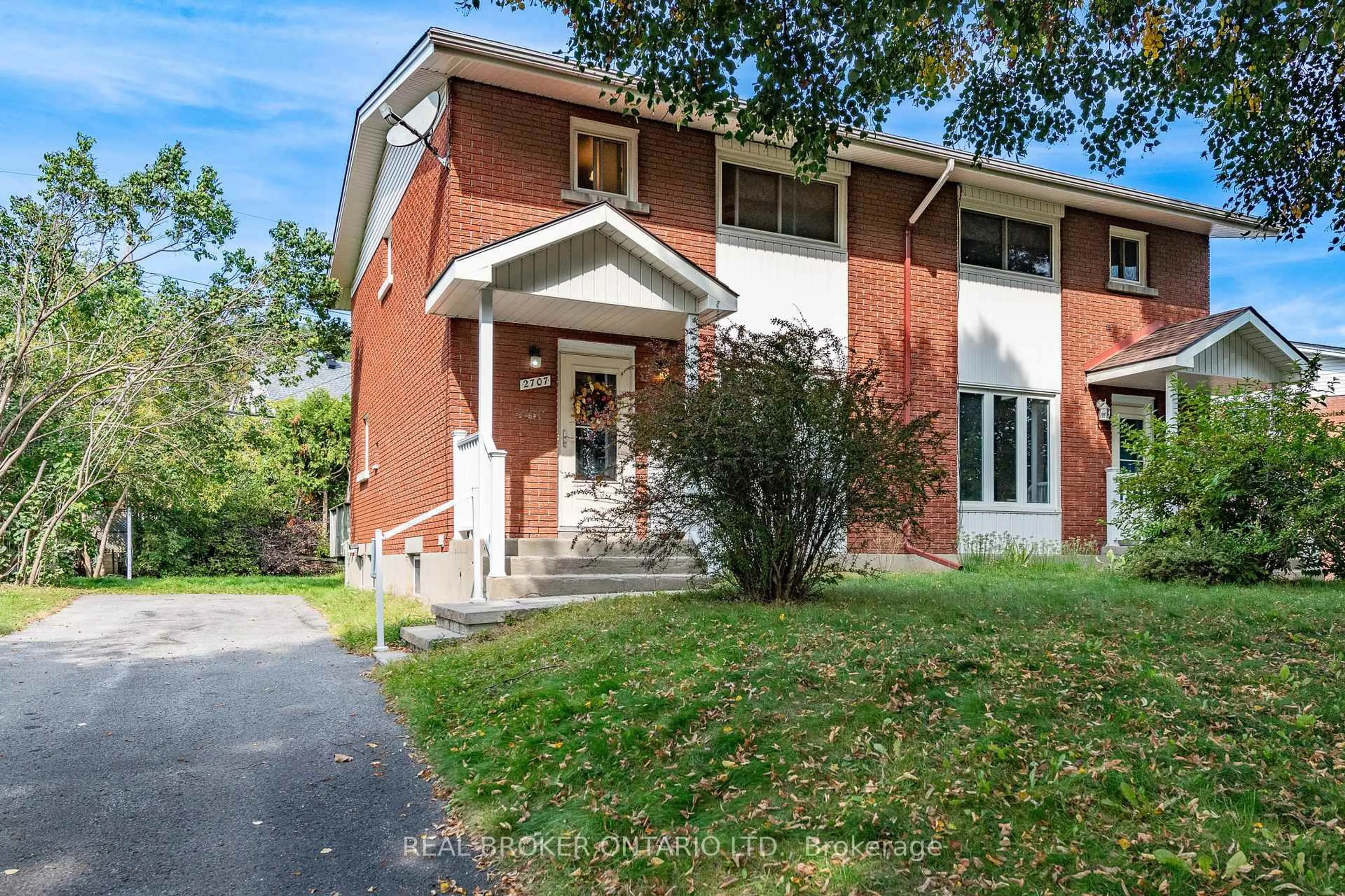 Home with brick exterior material, street for 2707 Moncton Rd, Ottawa Ontario K2B 7V9