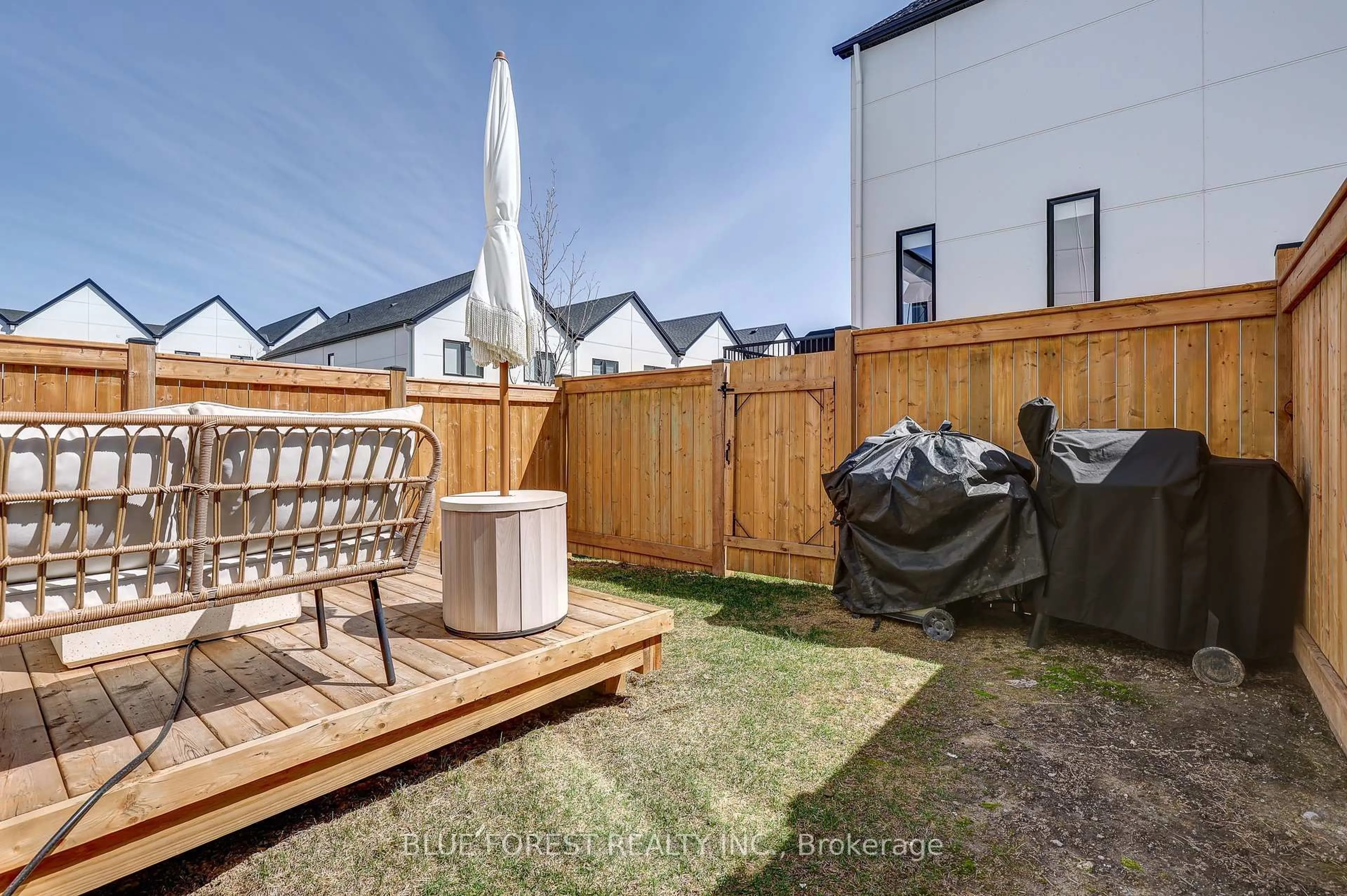 Patio, street for 1965 Upperpoint Gate #35, London South Ontario N6K 0K2