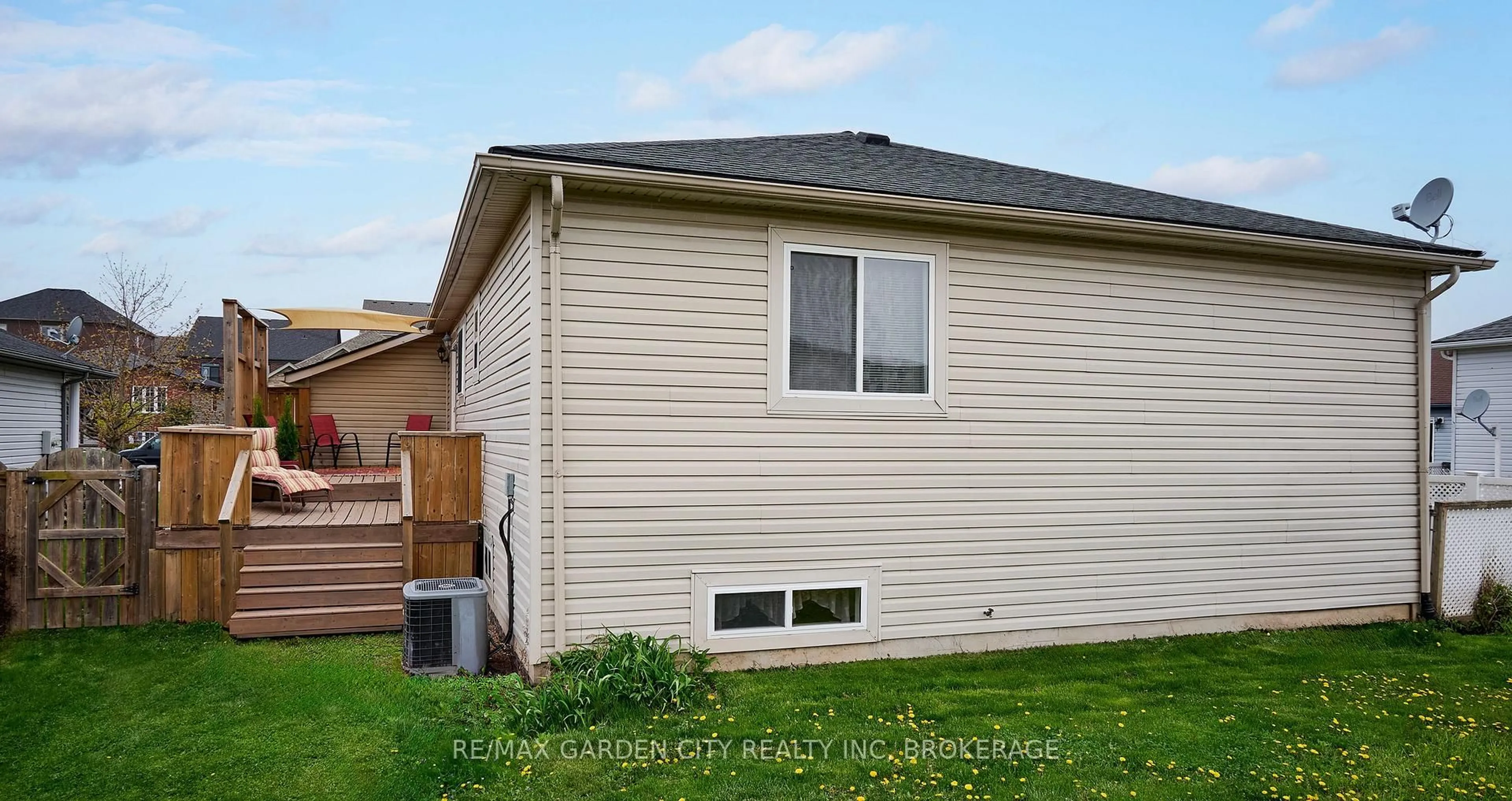 Home with vinyl exterior material, unknown for 55 APOLLO Dr, Port Colborne Ontario L3K 6E2