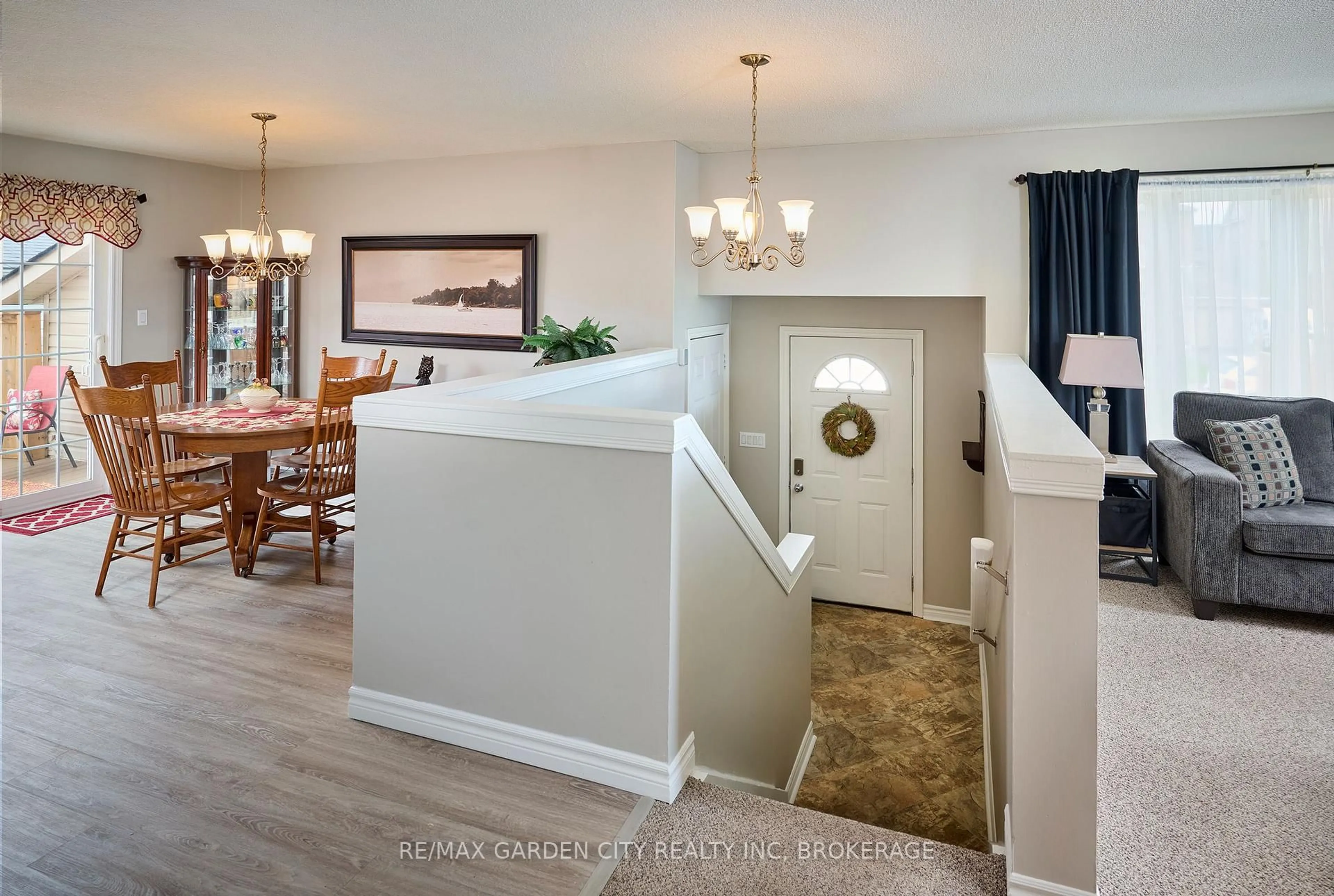 Indoor entryway for 55 APOLLO Dr, Port Colborne Ontario L3K 6E2