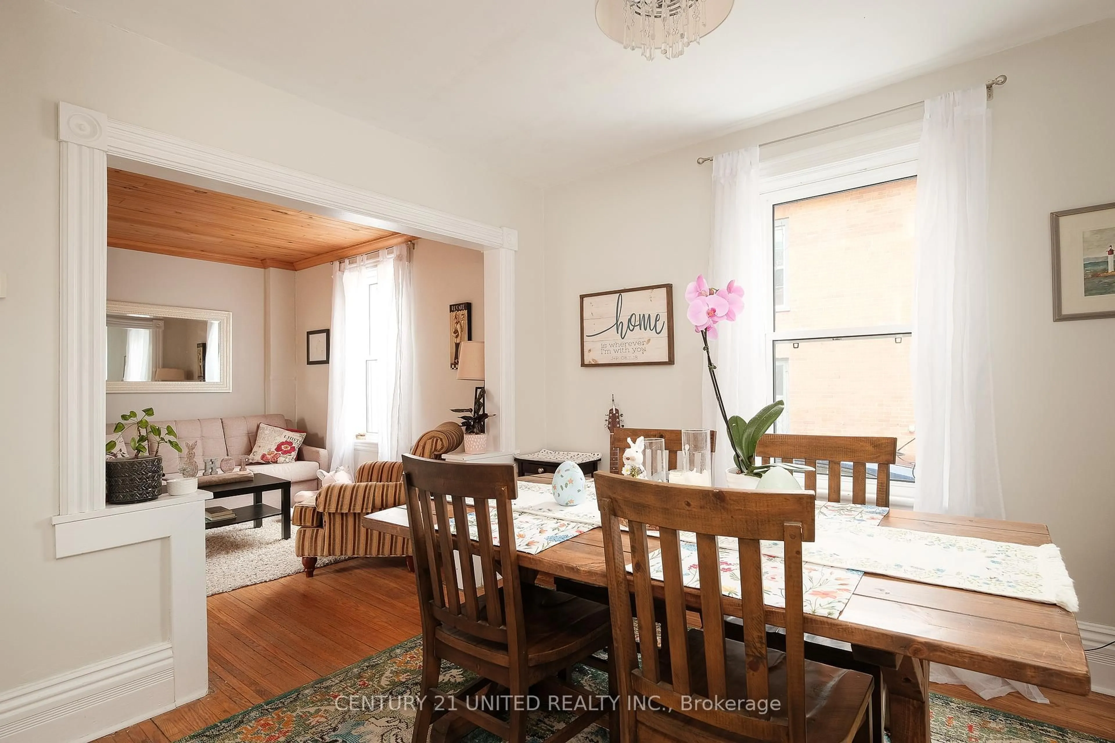 Dining room, wood/laminate floor for 512 Parnell St, Peterborough Central Ontario K9J 4J4