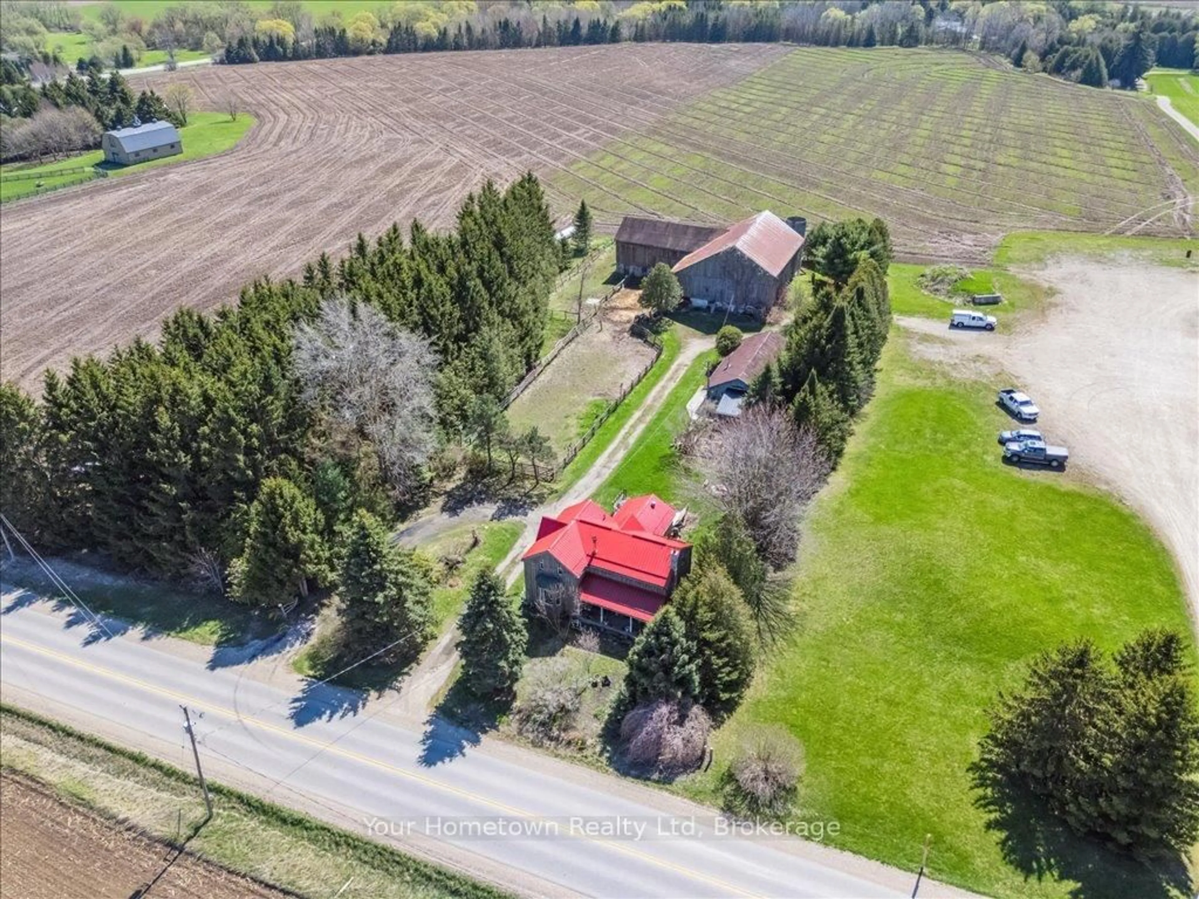 A pic from outside/outdoor area/front of a property/back of a property/a pic from drone, street for 6650 Eighth Line, Centre Wellington Ontario N0B 1S0