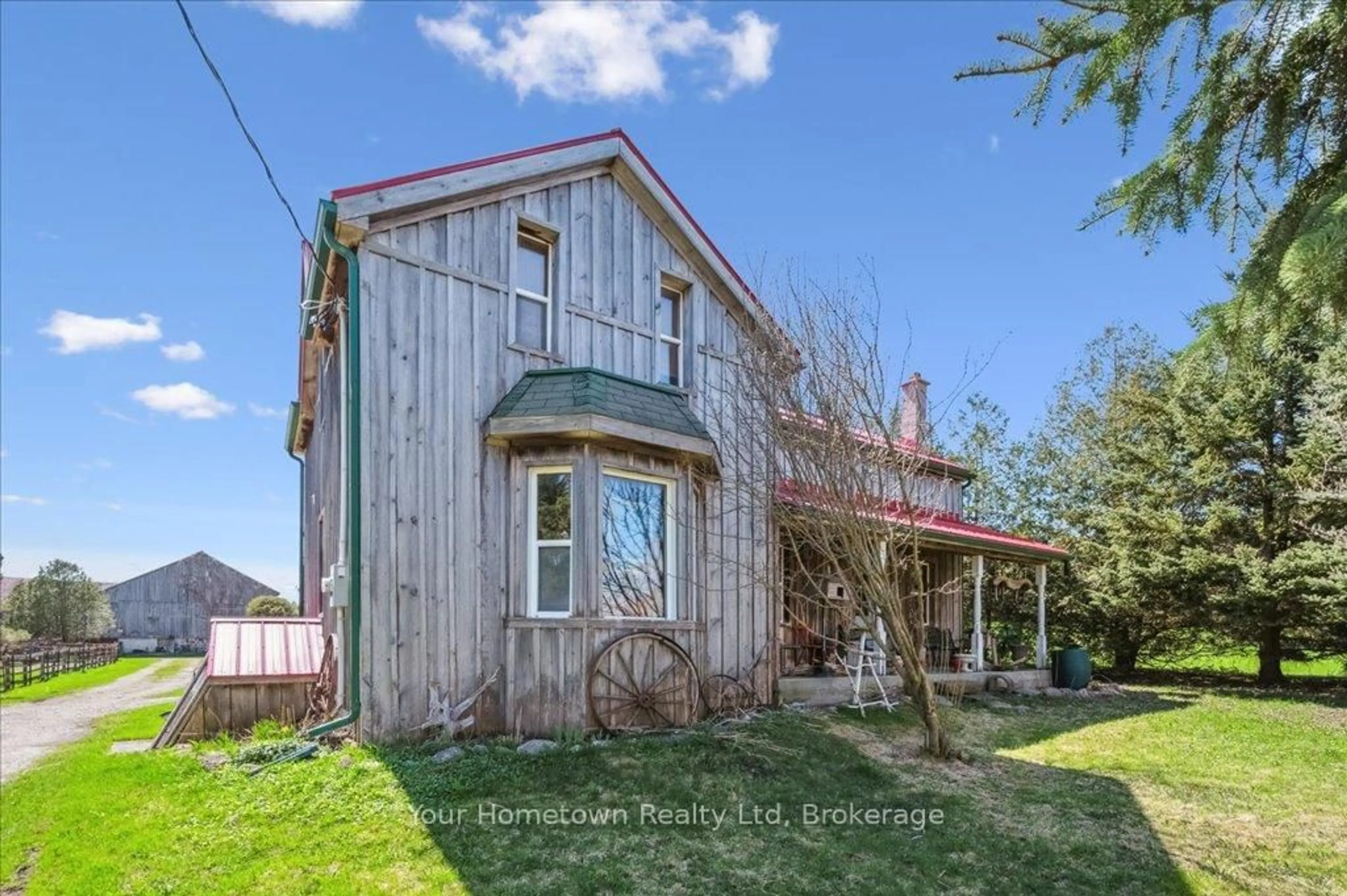 A pic from outside/outdoor area/front of a property/back of a property/a pic from drone, building for 6650 Eighth Line, Centre Wellington Ontario N0B 1S0
