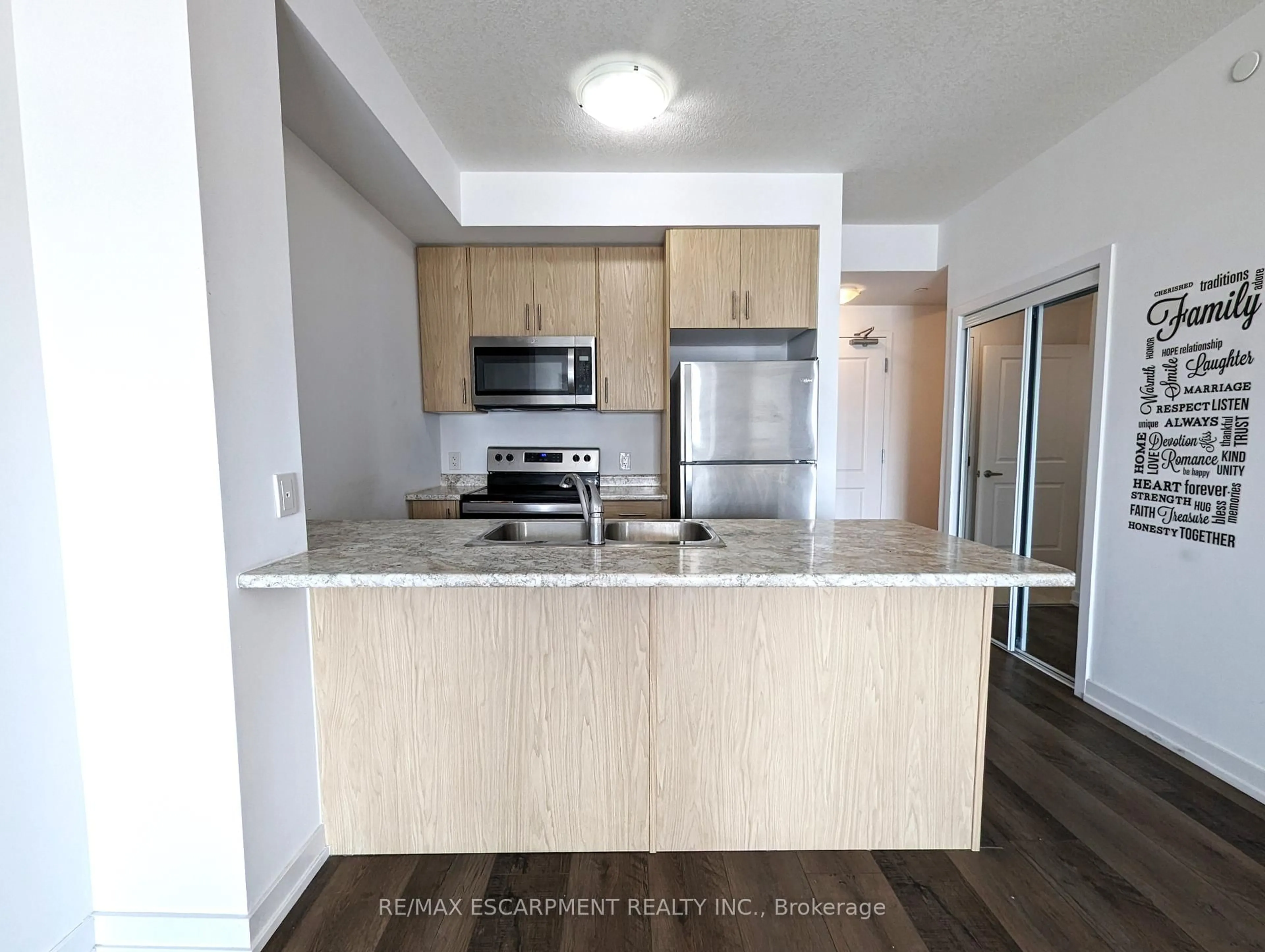 Standard kitchen, unknown for 450 Dundas St #434, Hamilton Ontario L0R 2H4
