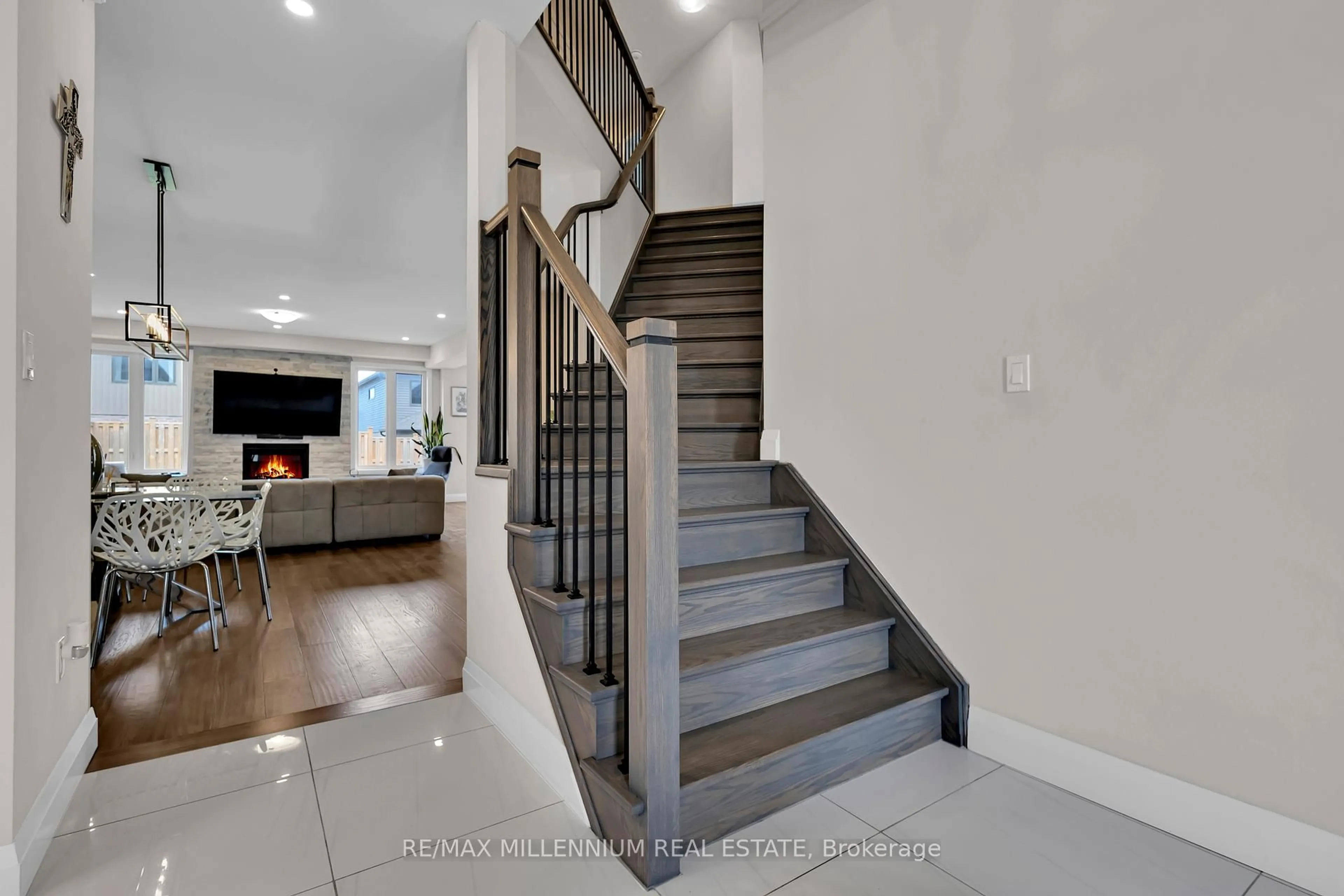 Stairs for 11 Tindall Cres, East Luther Grand Valley Ontario L9W 6P4