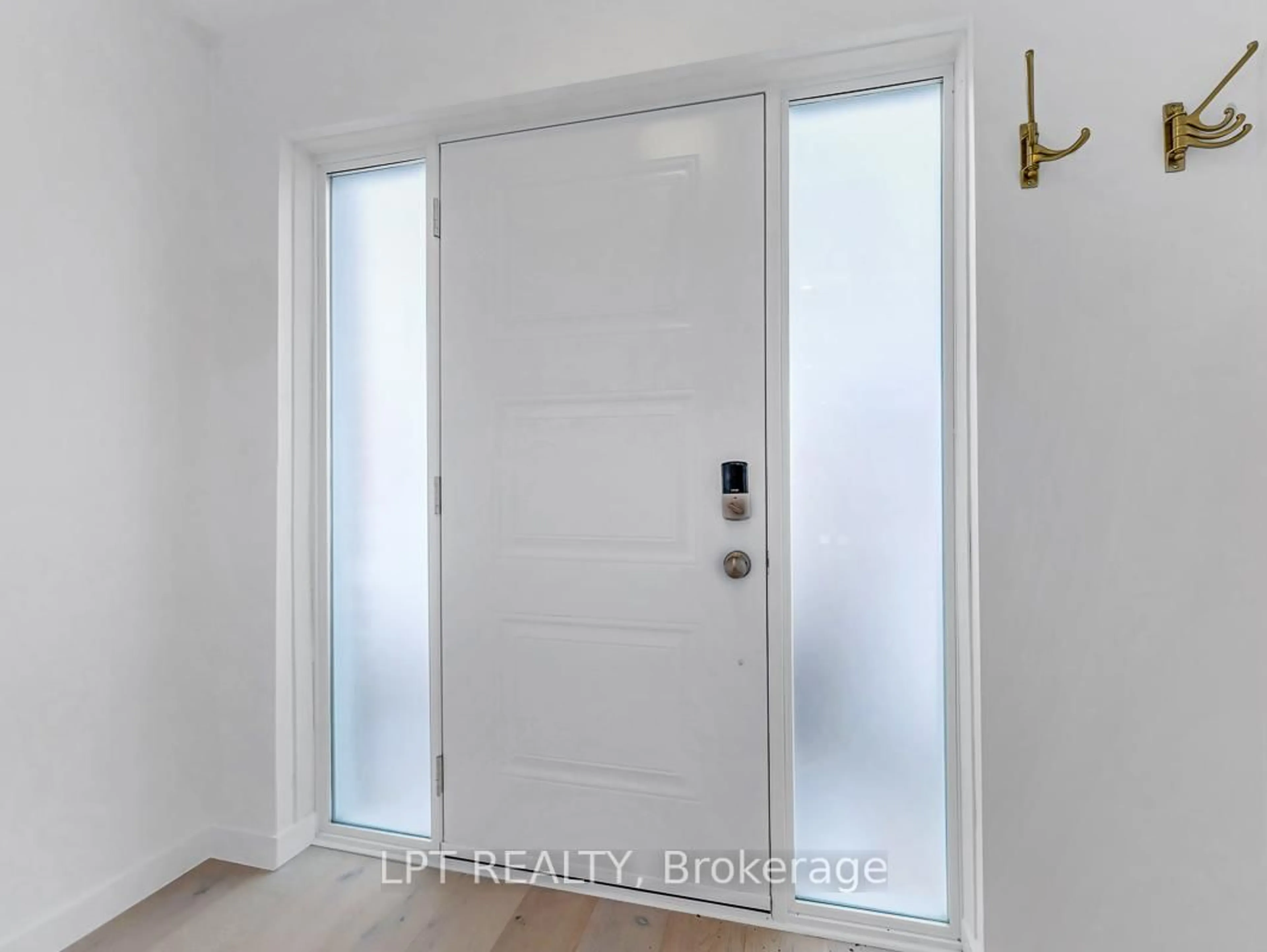 Indoor entryway for 1821 Walkley Rd #9, Ottawa Ontario K1H 6X9