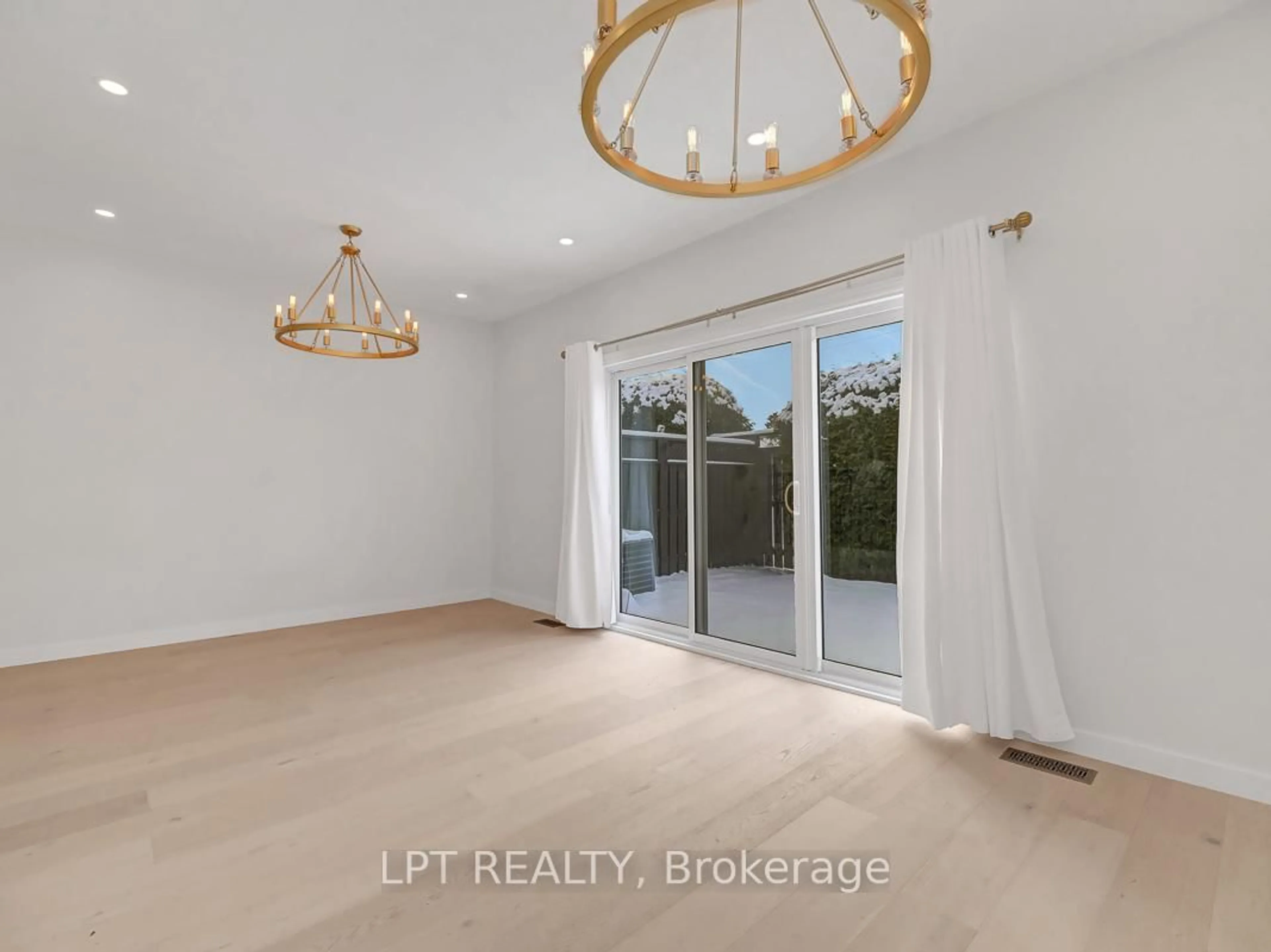 A pic of a room for 1821 Walkley Rd #9, Ottawa Ontario K1H 6X9