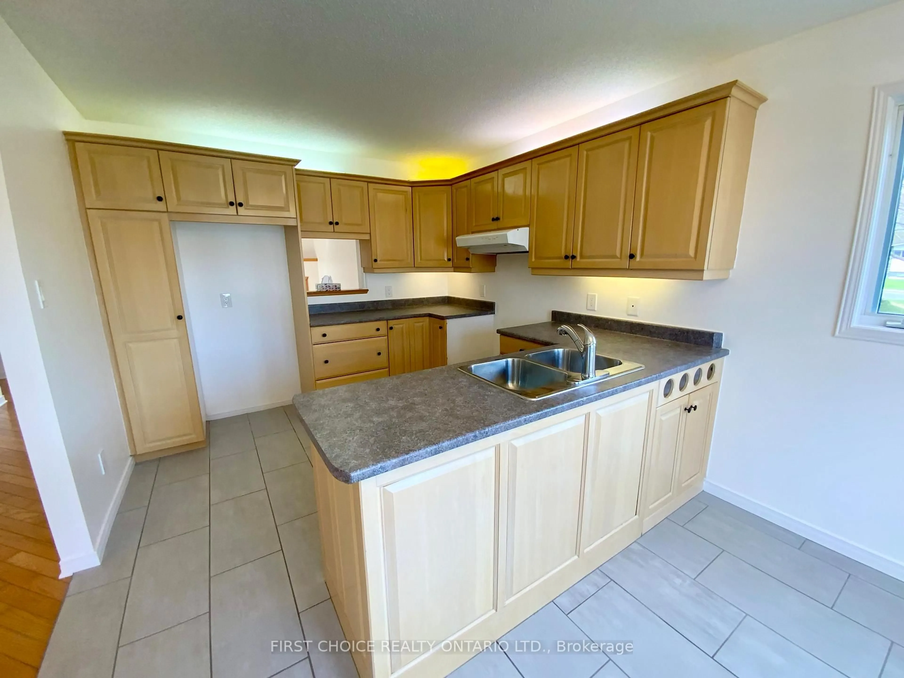 Standard kitchen, unknown for 6336 Loire Dr, Ottawa Ontario K1C 3C8