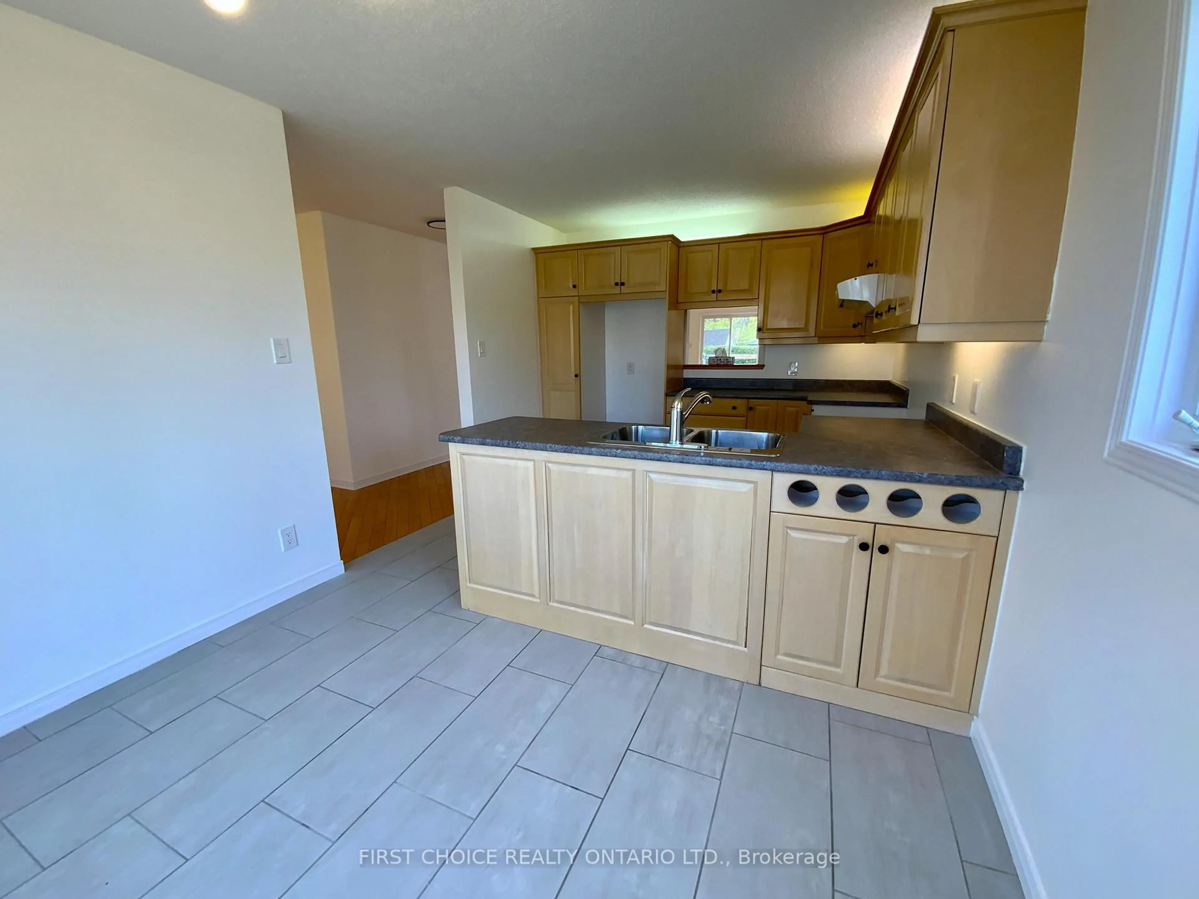 Standard kitchen, unknown for 6336 Loire Dr, Ottawa Ontario K1C 3C8