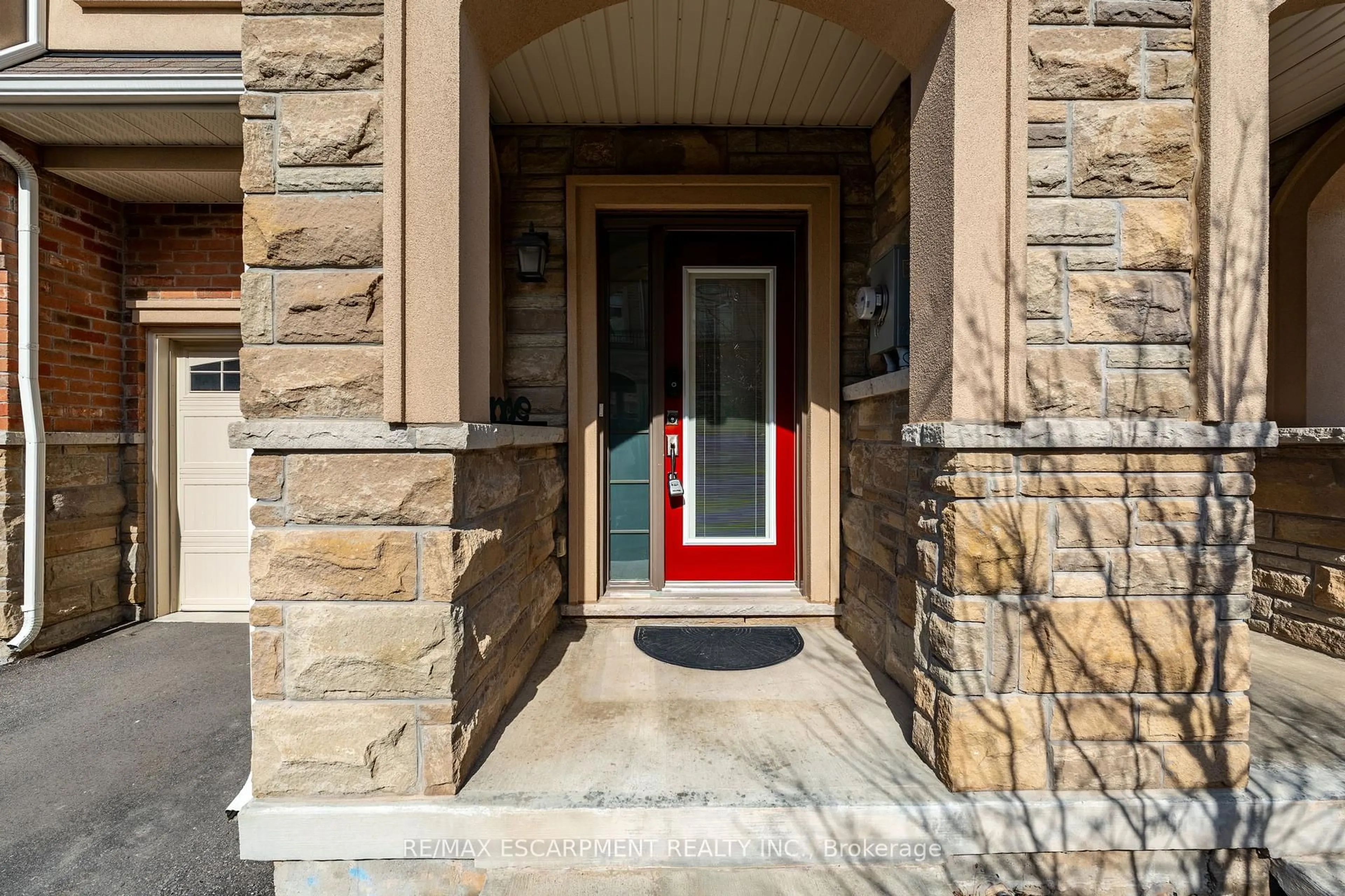 Indoor entryway for 70 Borers Creek Circ, Hamilton Ontario L8B 1W3
