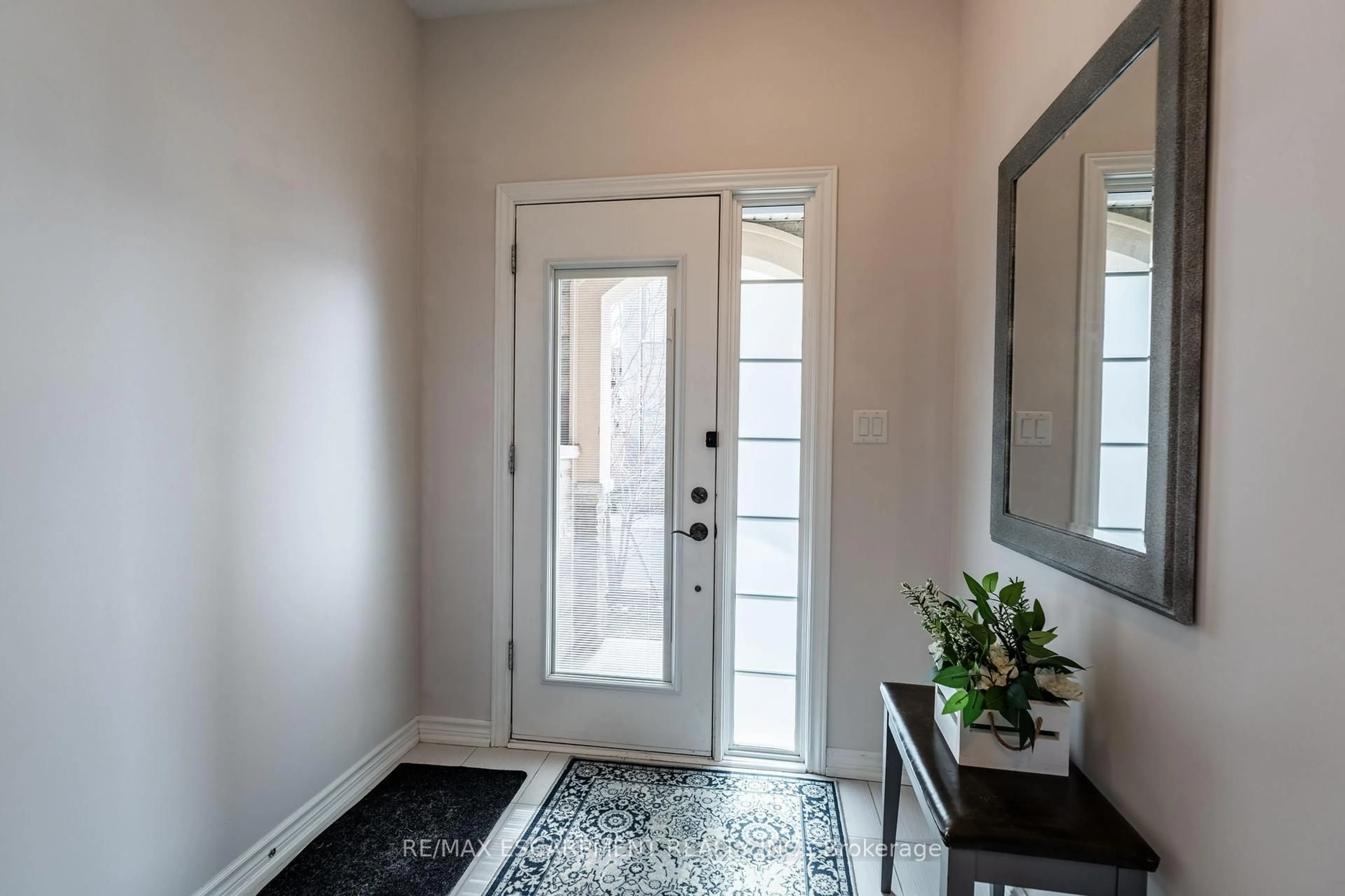 Indoor entryway for 70 Borers Creek Circ, Hamilton Ontario L8B 1W3