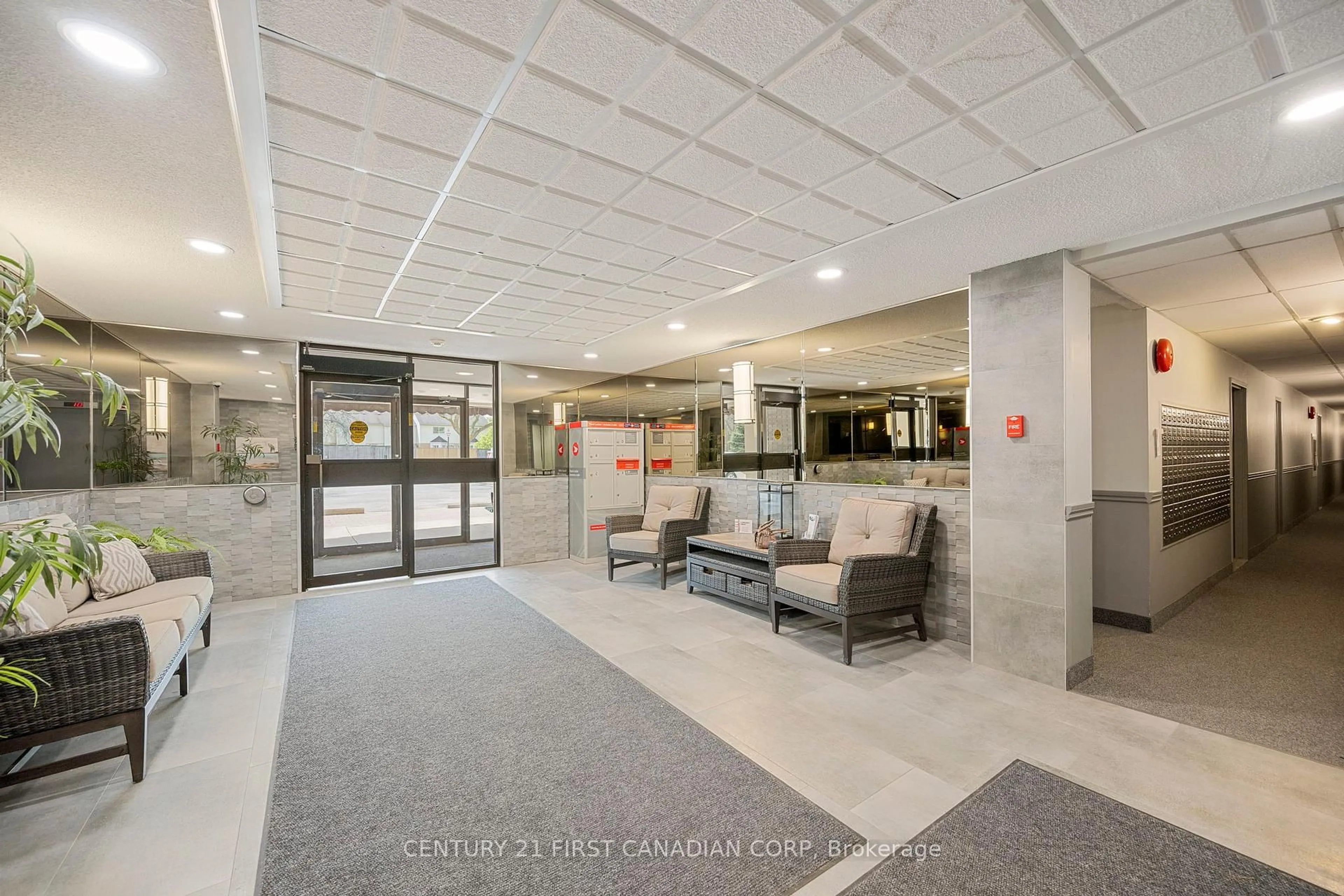 Indoor foyer for 1600 Adelaide St #903, London North Ontario N5X 3H6