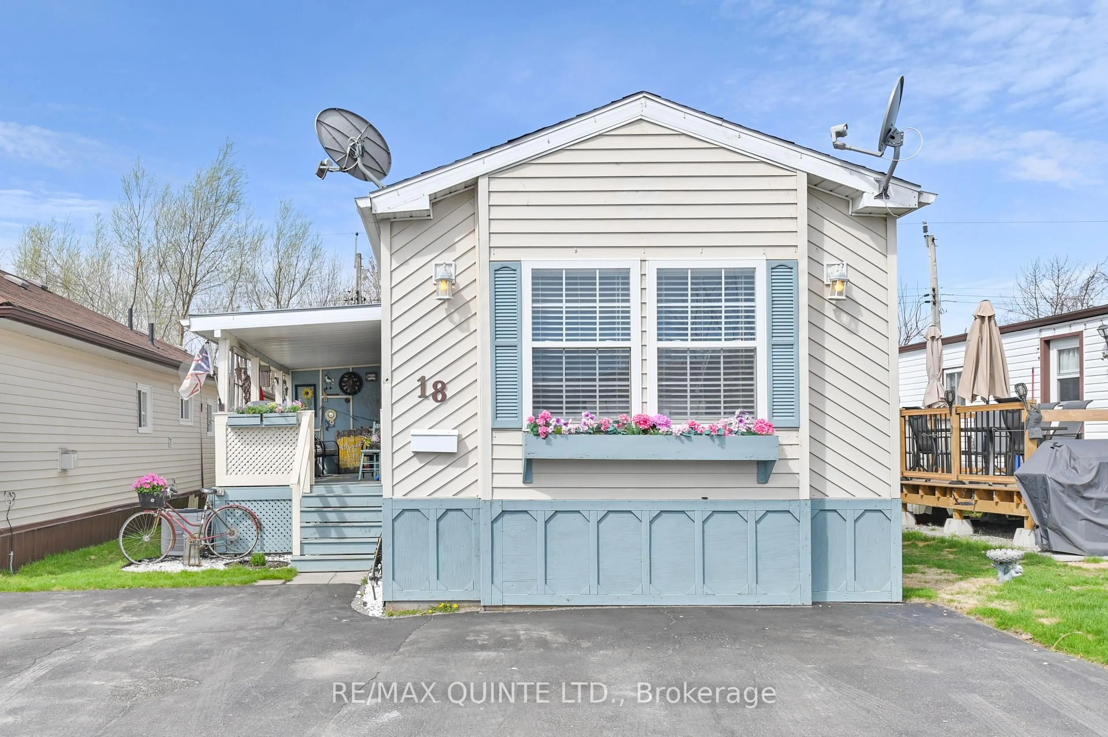 Home with vinyl exterior material, street for 311 Dundas St #18, Quinte West Ontario K8V 1M1