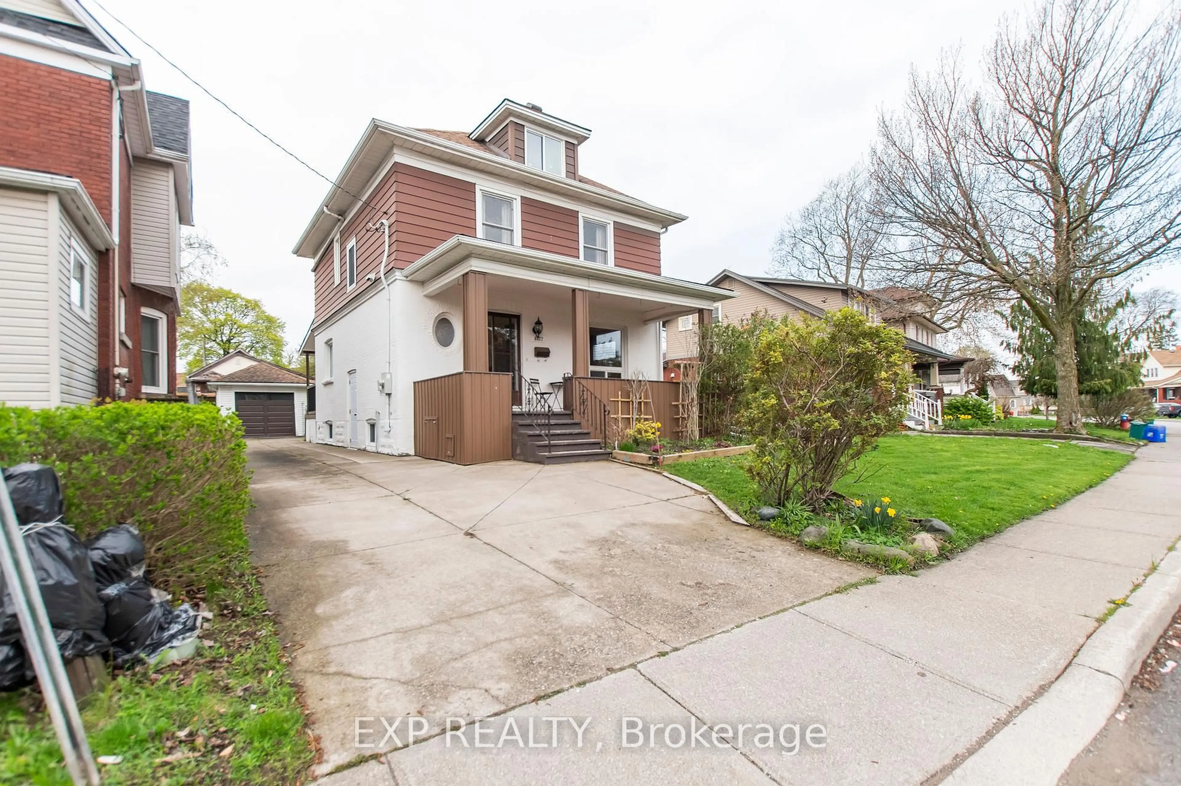 A pic from outside/outdoor area/front of a property/back of a property/a pic from drone, street for 4622 Ryerson Cres, Niagara Falls Ontario L2E 1E2