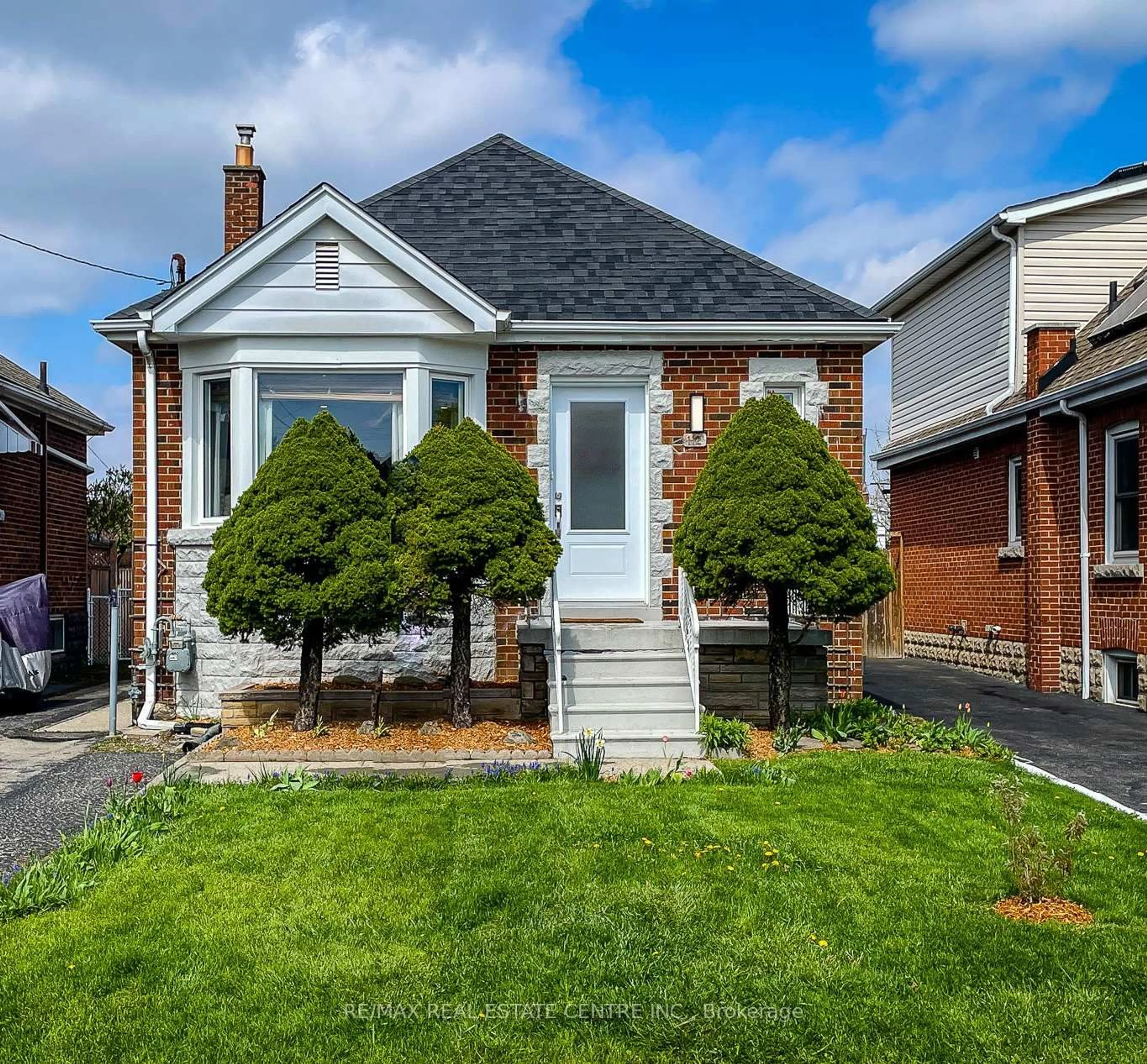 Home with brick exterior material, street for 112 Tragina Ave, Hamilton Ontario L9K 2Z6