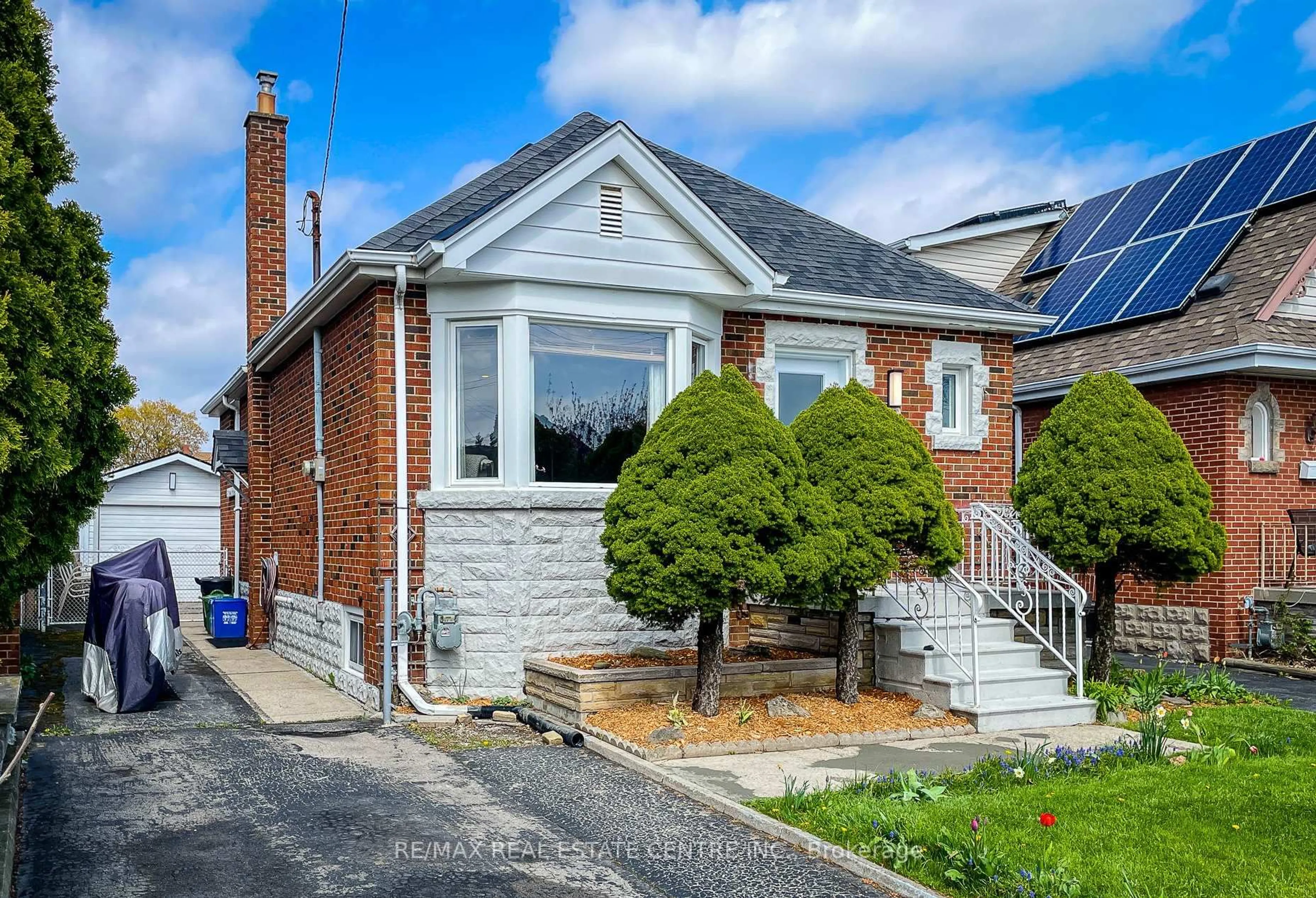 Home with brick exterior material, street for 112 Tragina Ave, Hamilton Ontario L9K 2Z6