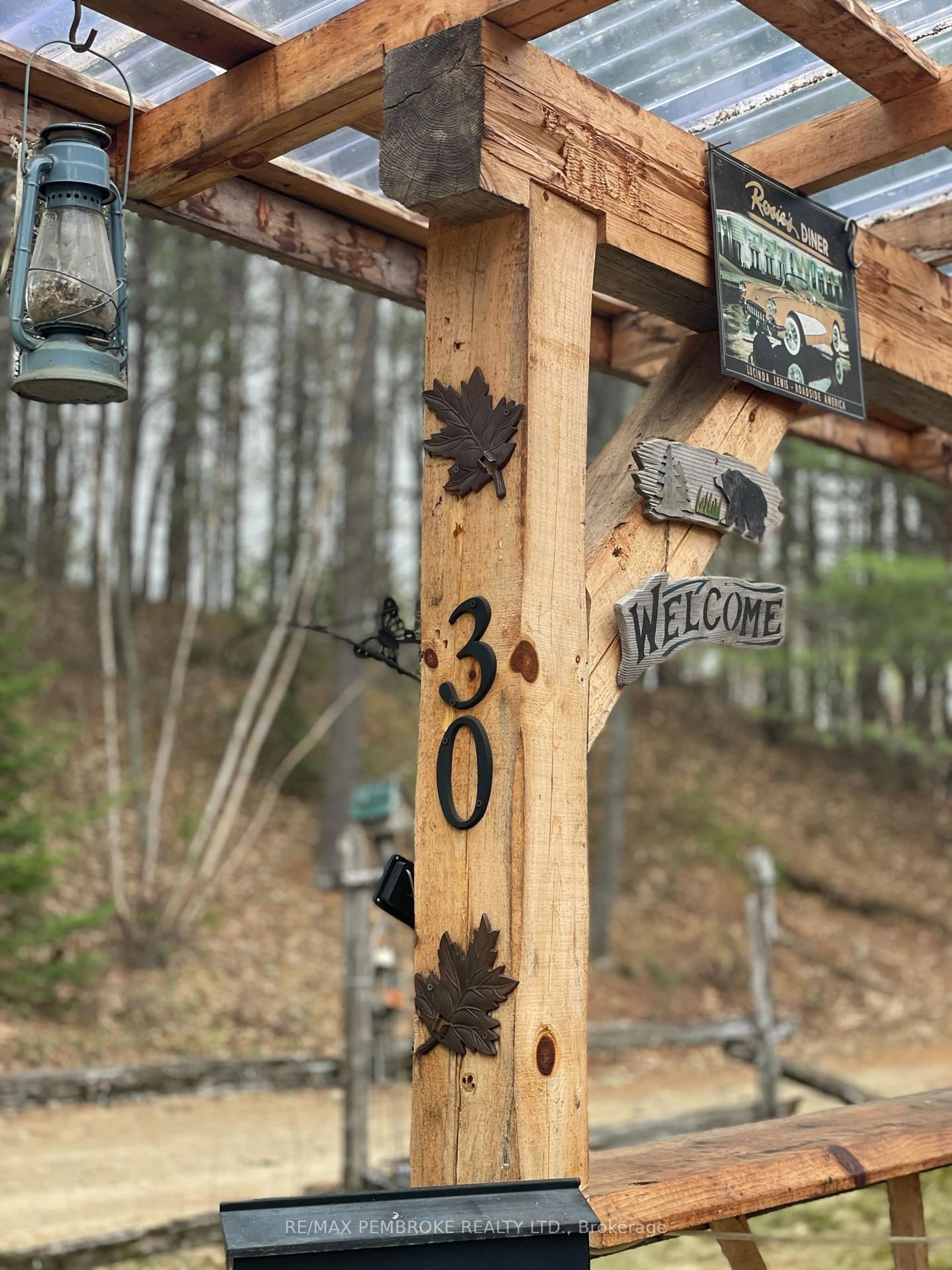 Indoor entryway for 30 Hunters Run Lane, Chalk River Ontario K0J 1J0