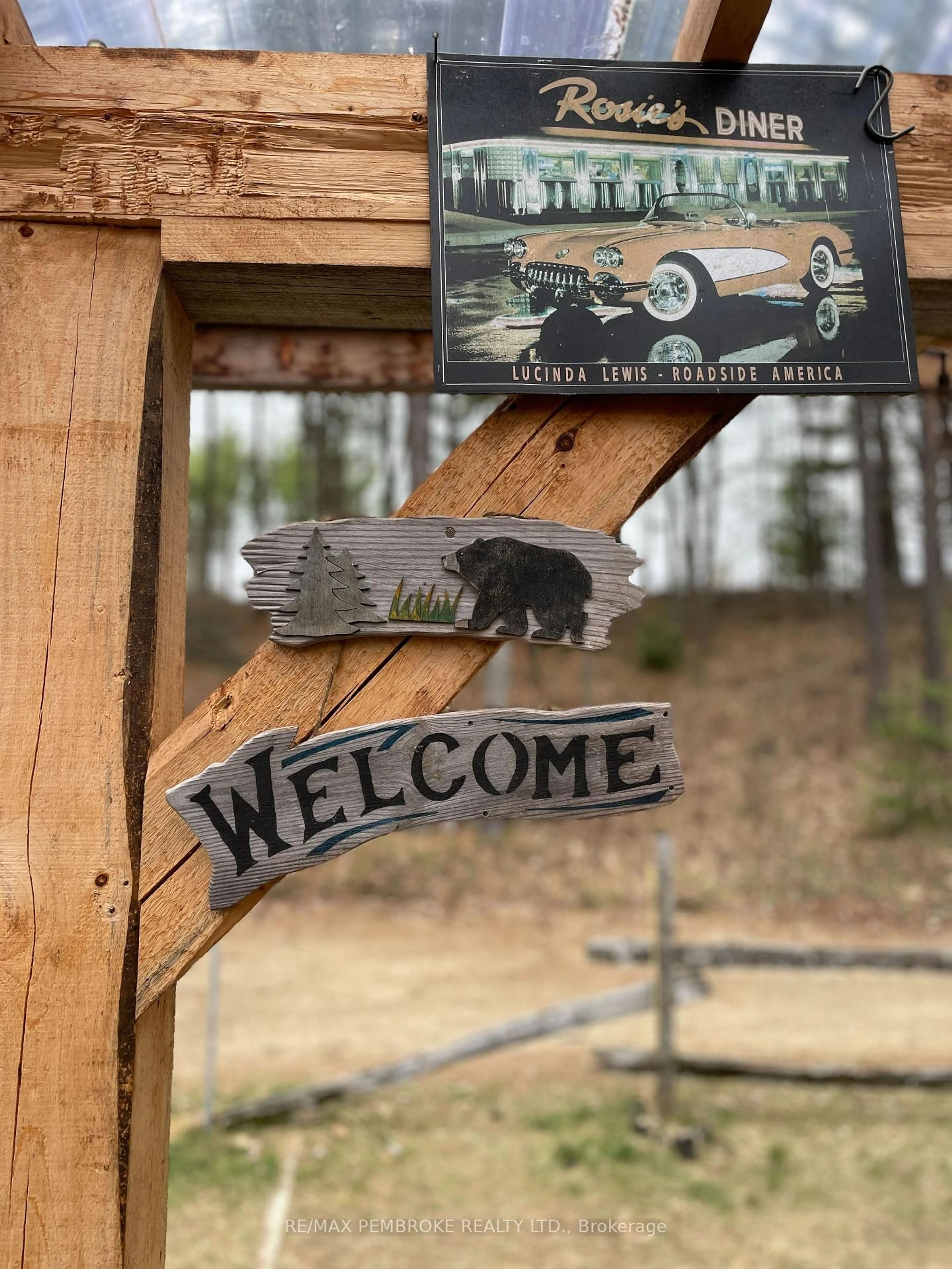 Indoor entryway for 30 Hunters Run Lane, Chalk River Ontario K0J 1J0
