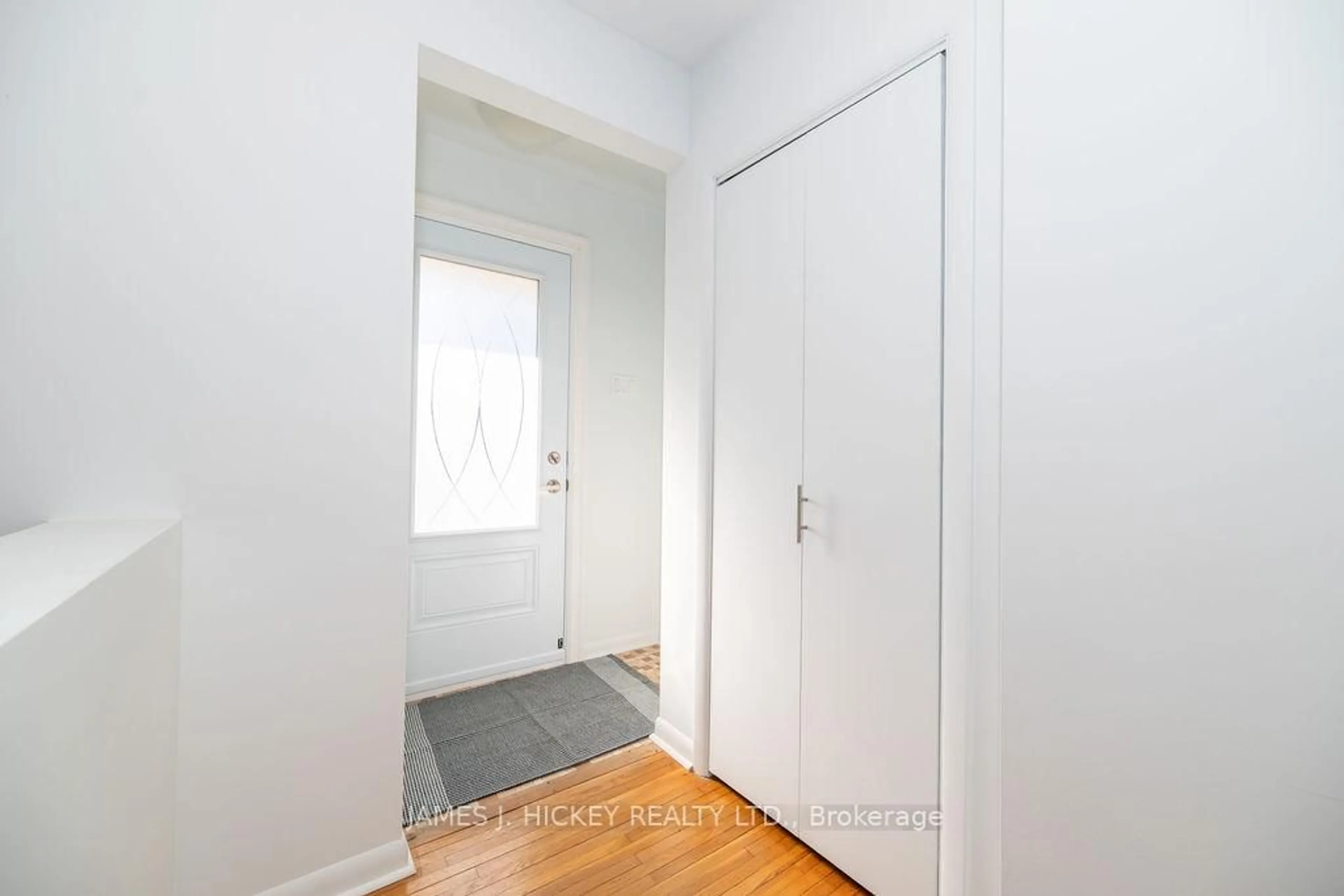 Indoor entryway for 101 Birch St, Deep River Ontario K0J 1P0