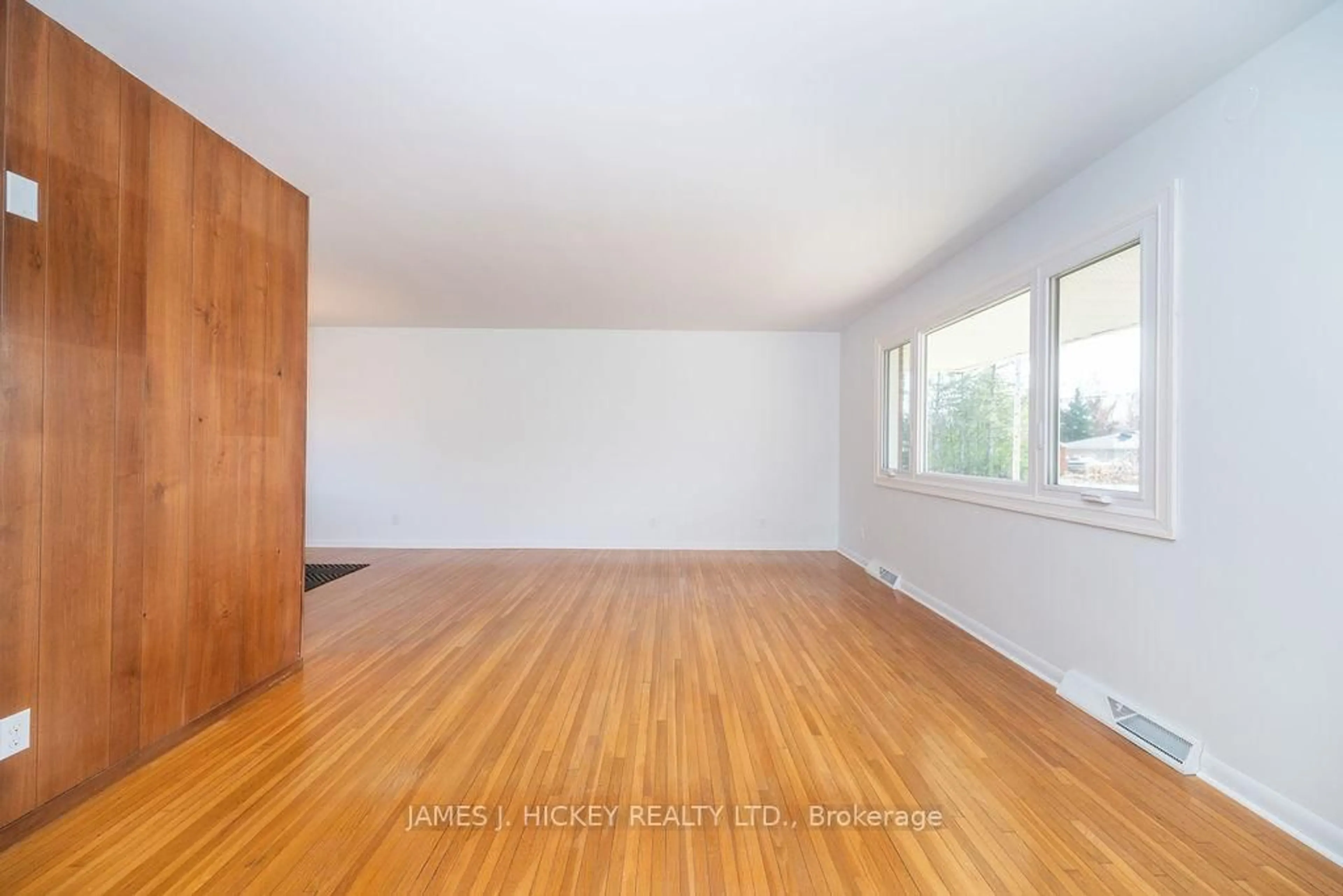 A pic of a room for 101 Birch St, Deep River Ontario K0J 1P0